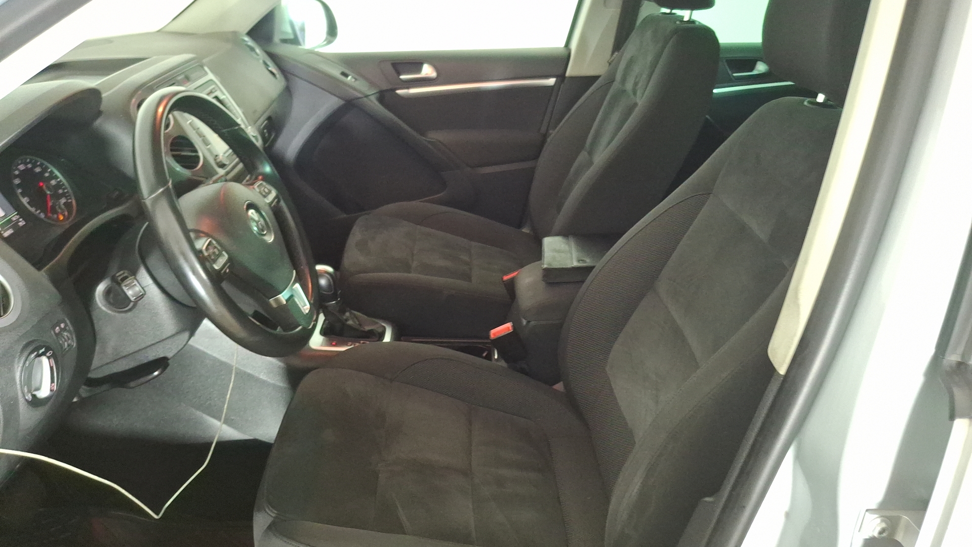 Volkswagen Tiguan — foto 12 de 15