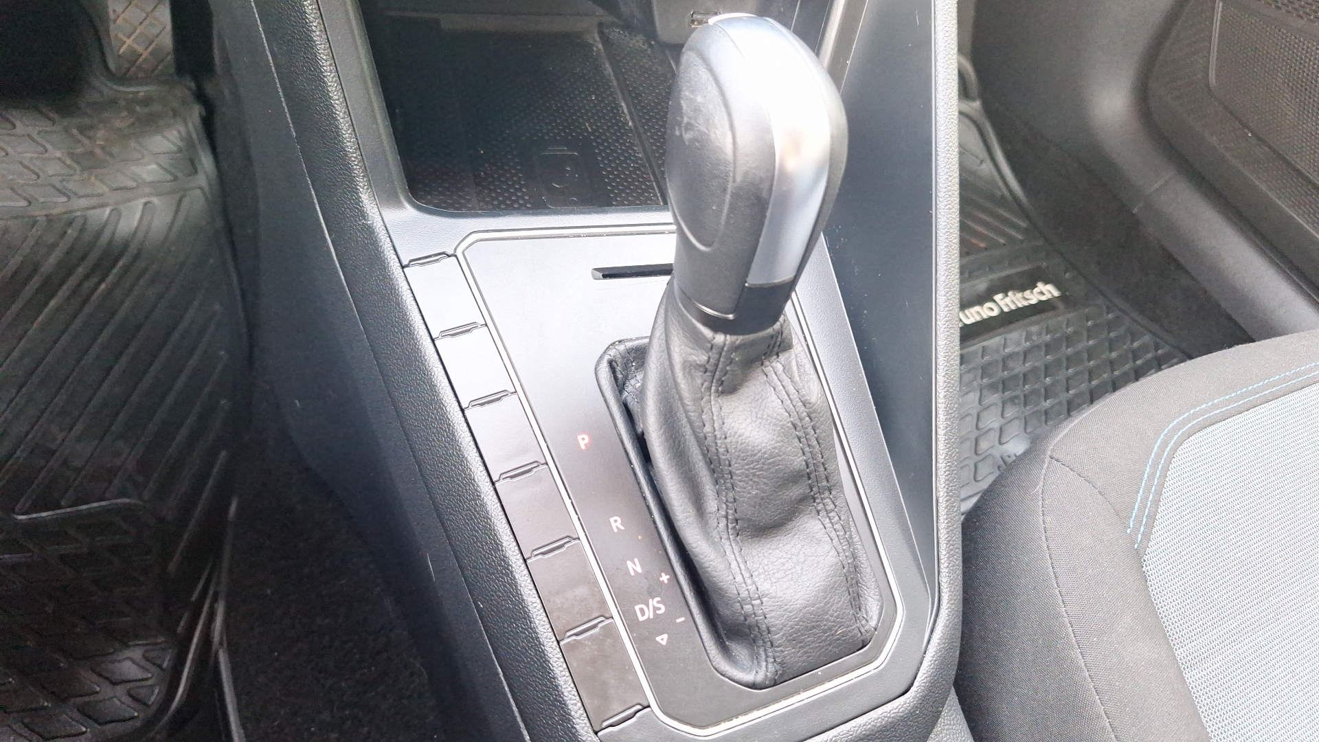 Volkswagen Nivus — foto 11 de 14