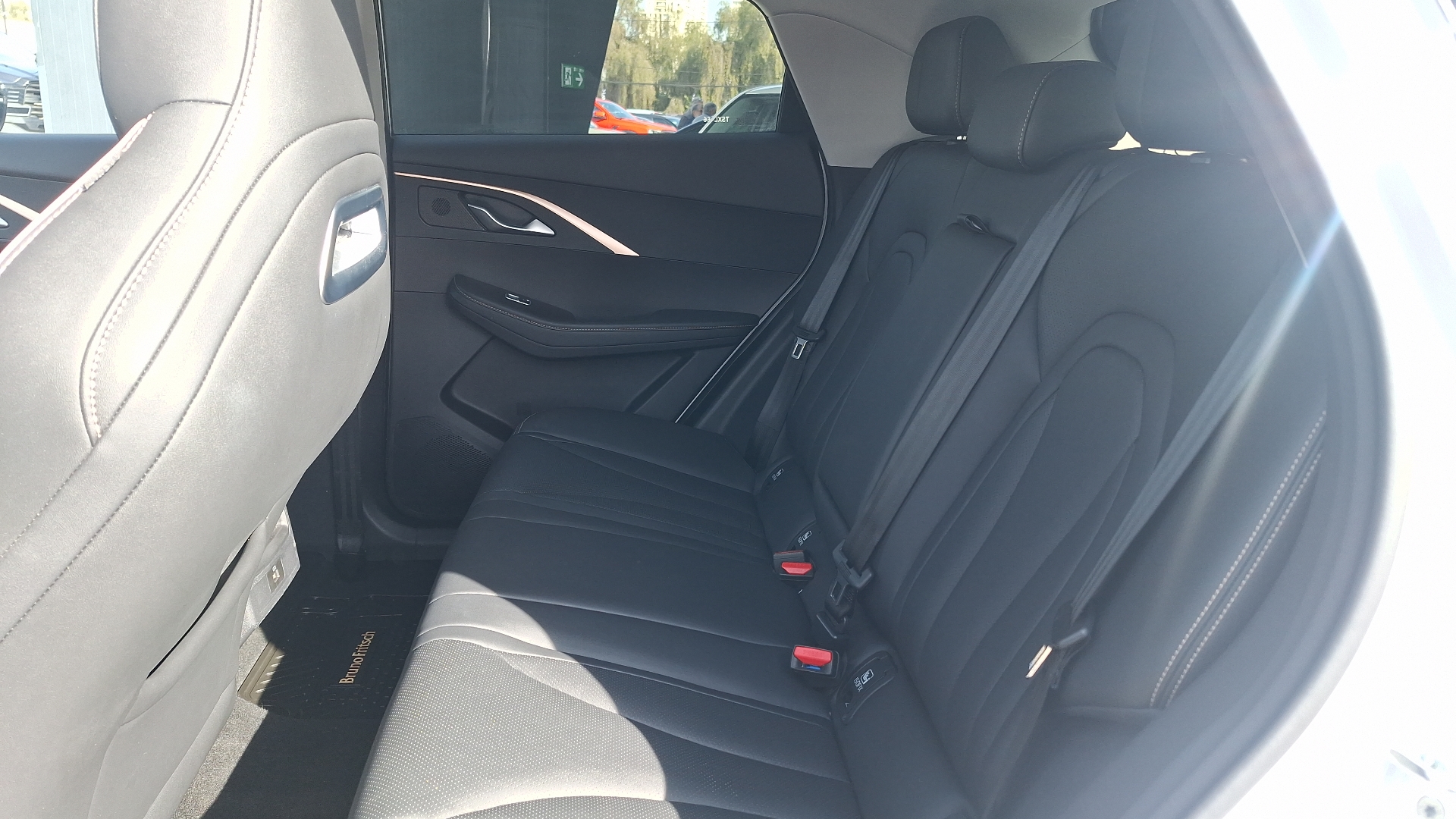 Omoda C5 — foto 14 de 16