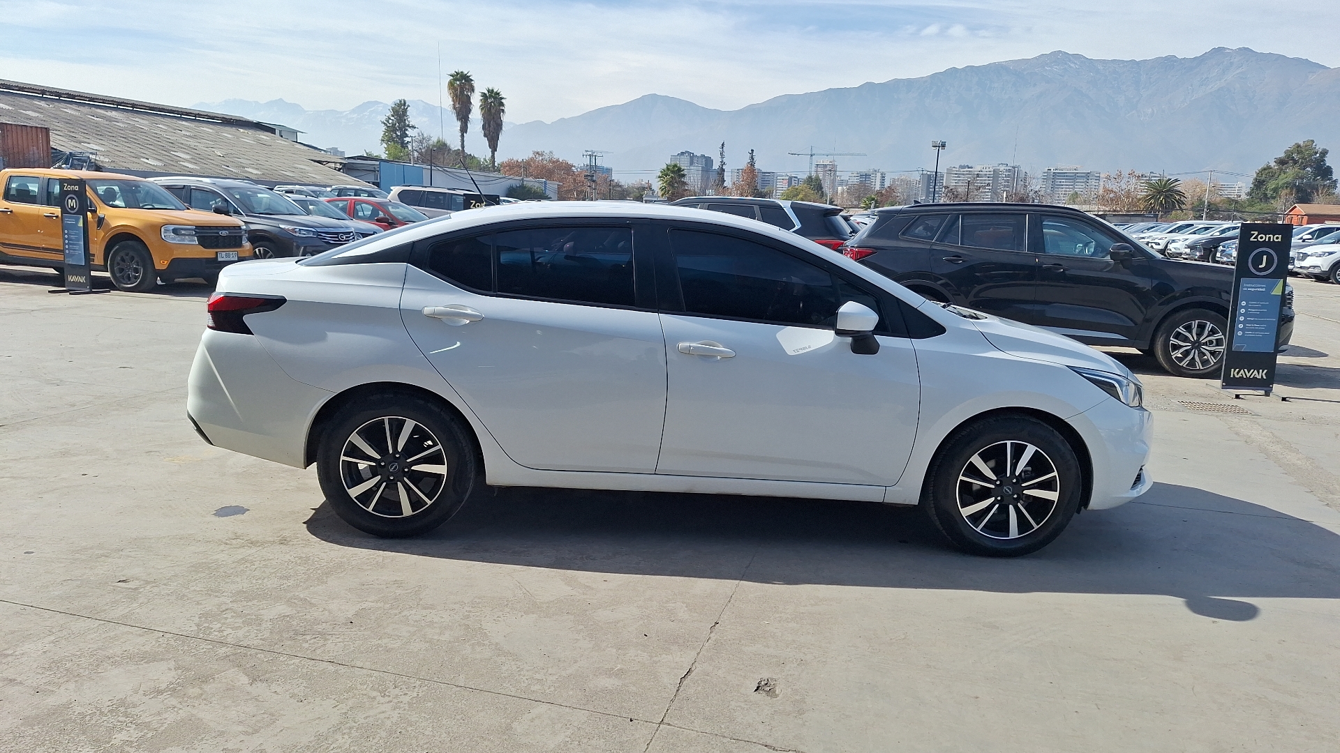 Nissan Versa — foto 5 de 14