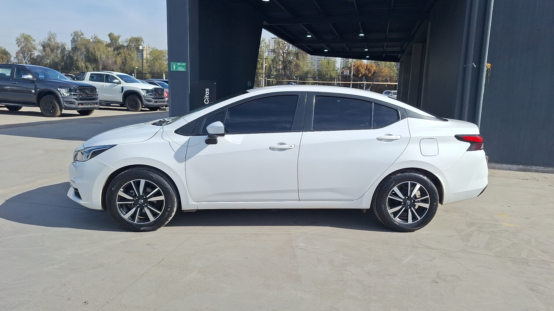 Nissan Versa — foto 2 de 14