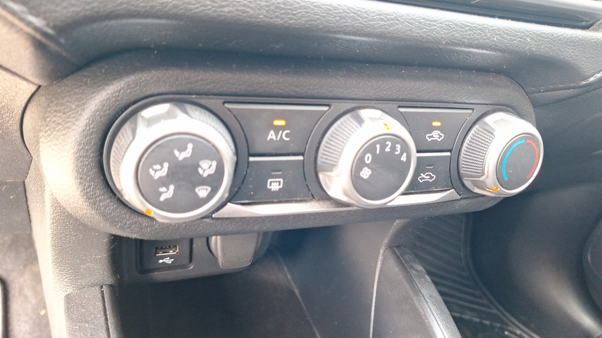 Nissan Versa — foto 14 de 14