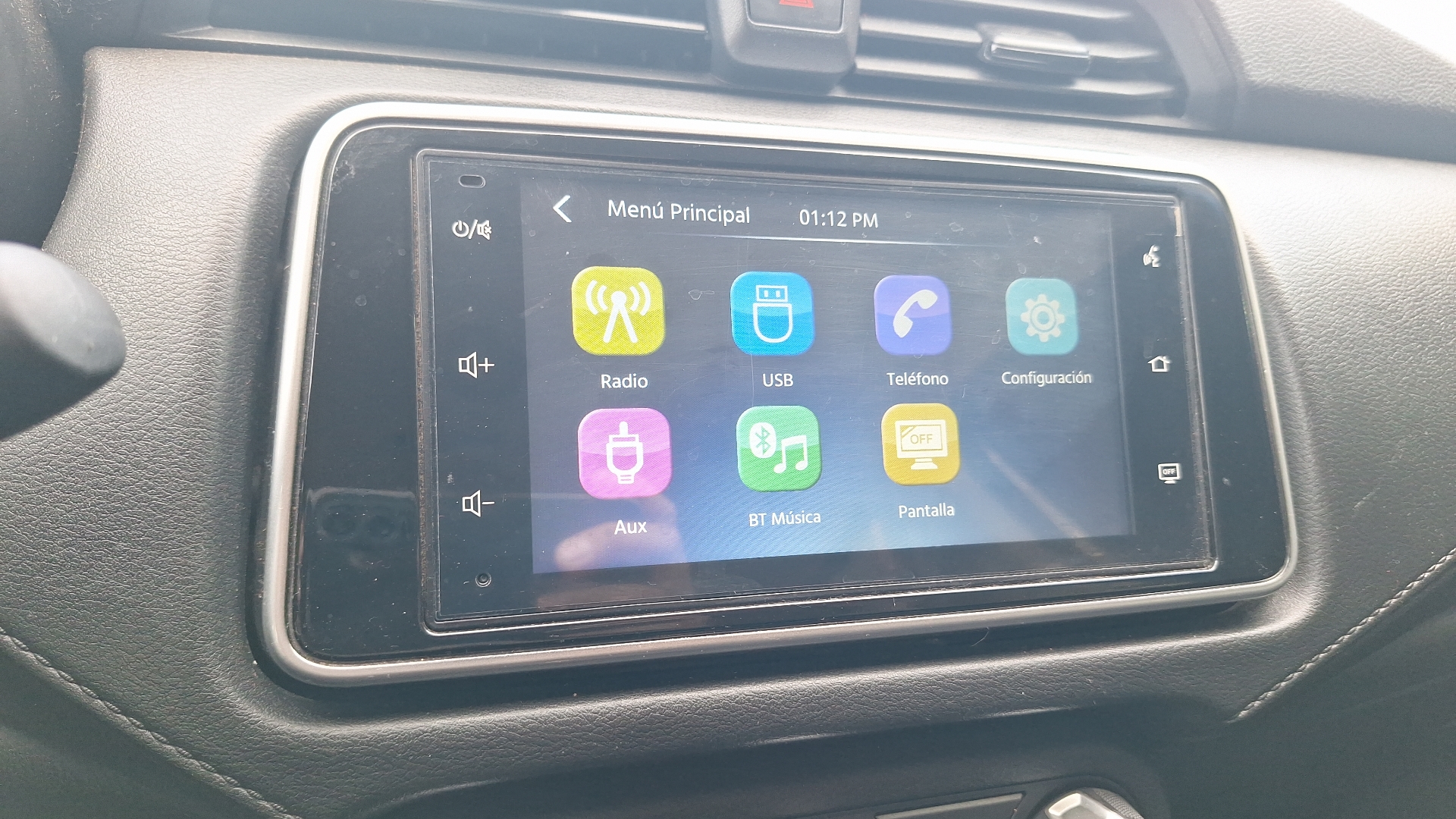 Nissan Versa — foto 10 de 14