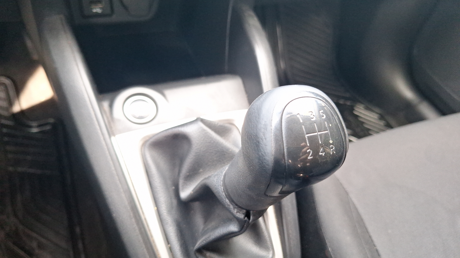 Nissan Versa — foto 11 de 14