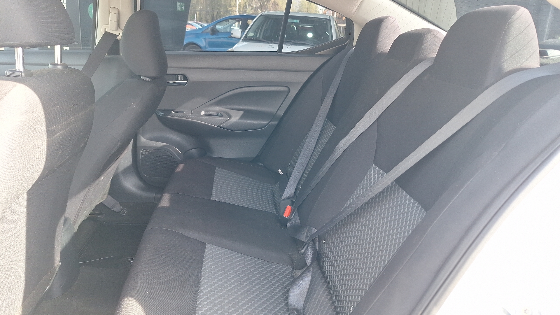 Nissan Versa — foto 12 de 14