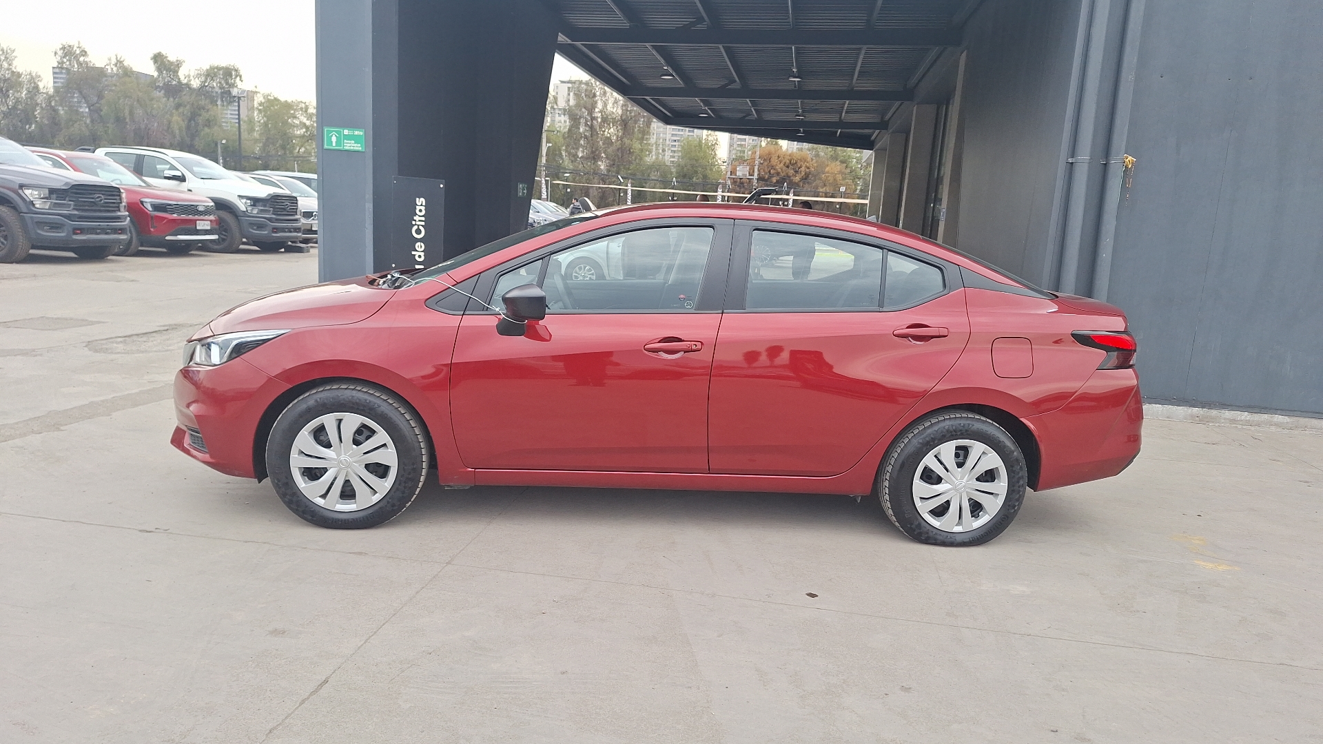 Nissan Versa — foto 2 de 14