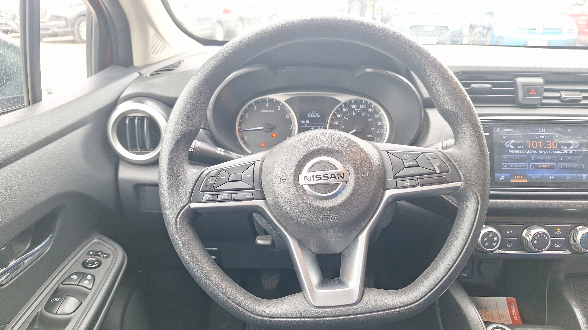 Nissan Versa — foto 8 de 14