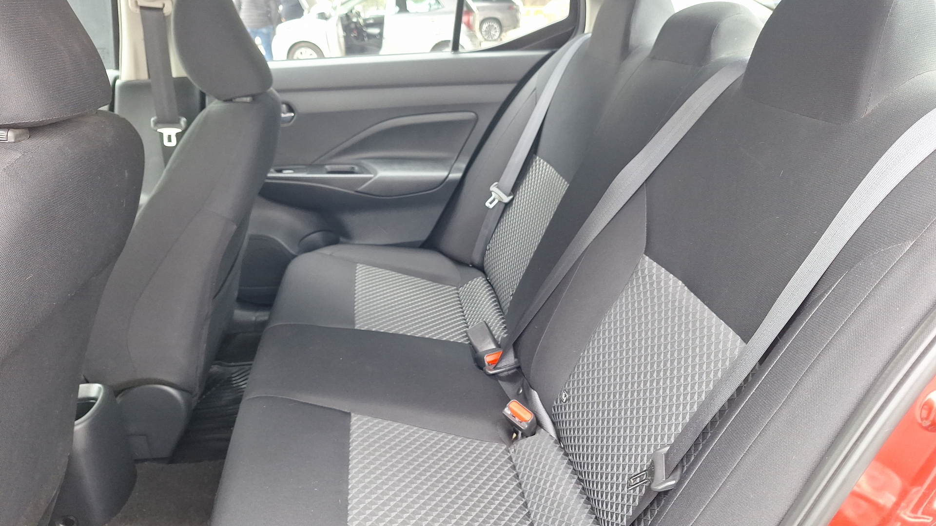 Nissan Versa — foto 12 de 14