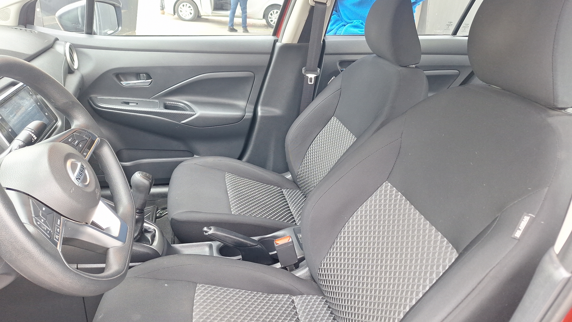 Nissan Versa — foto 13 de 14