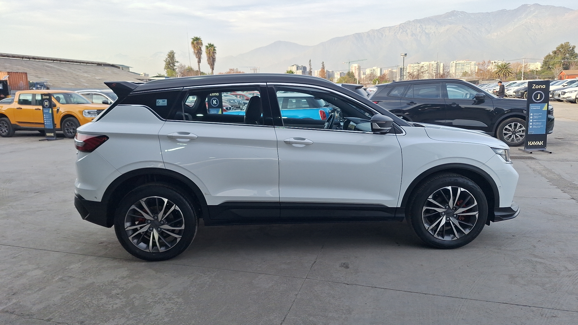 Geely Coolray — foto 5 de 15
