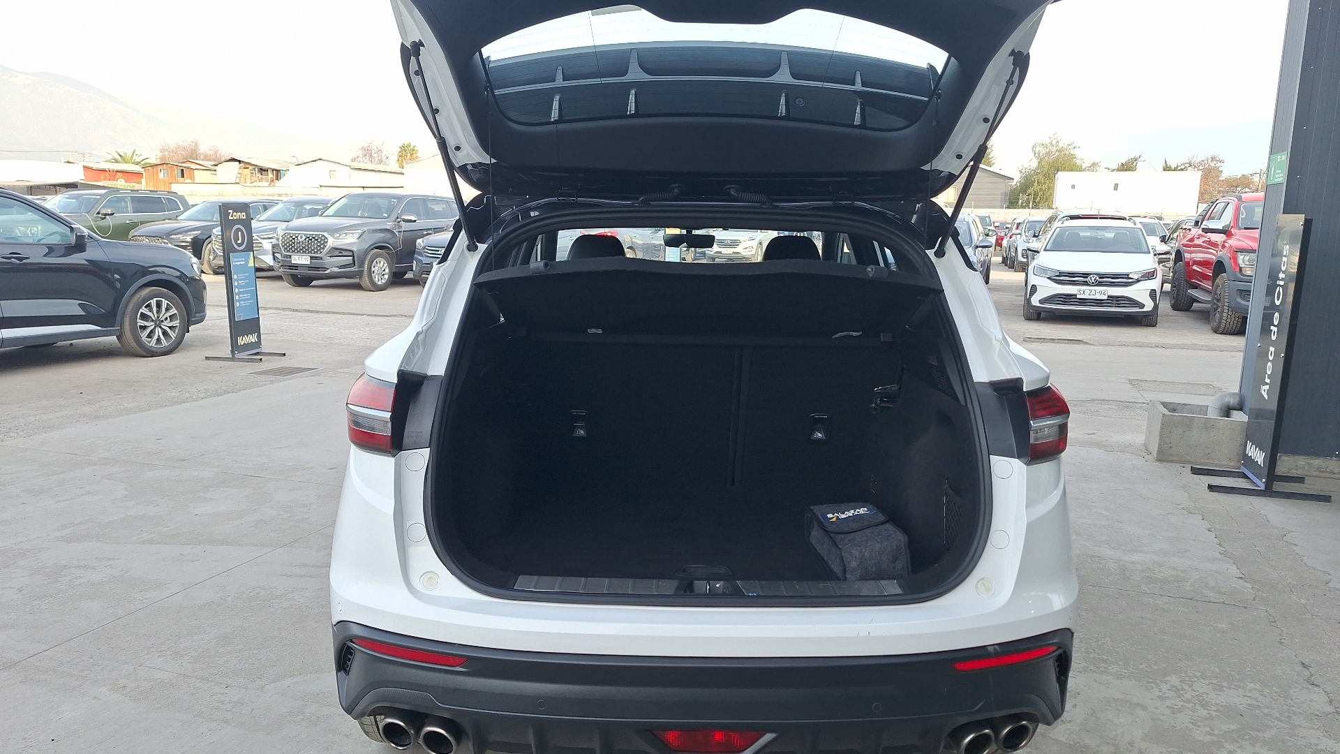 Geely Coolray — foto 4 de 15