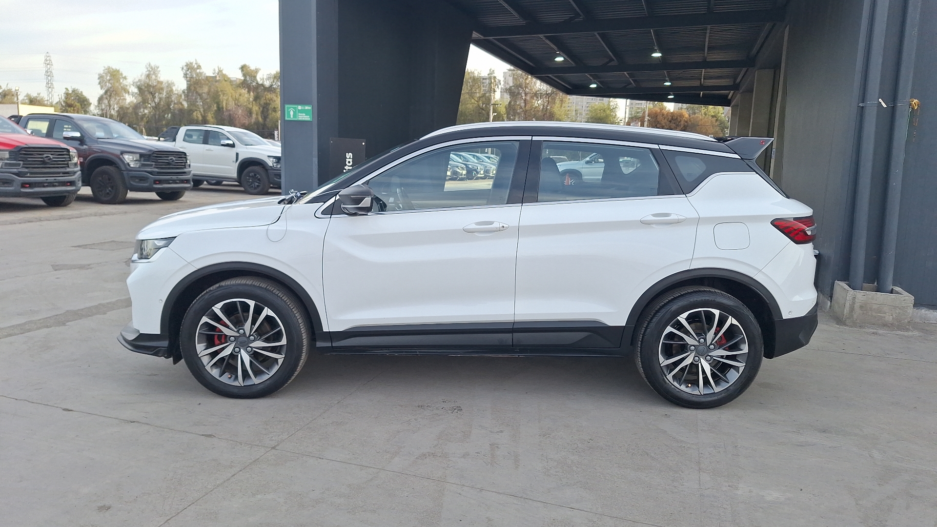 Geely Coolray — foto 2 de 15
