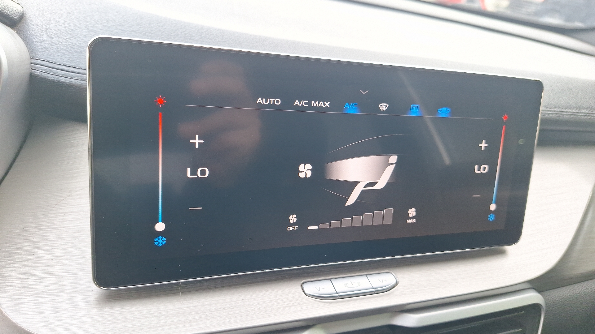 Geely Coolray — foto 15 de 15