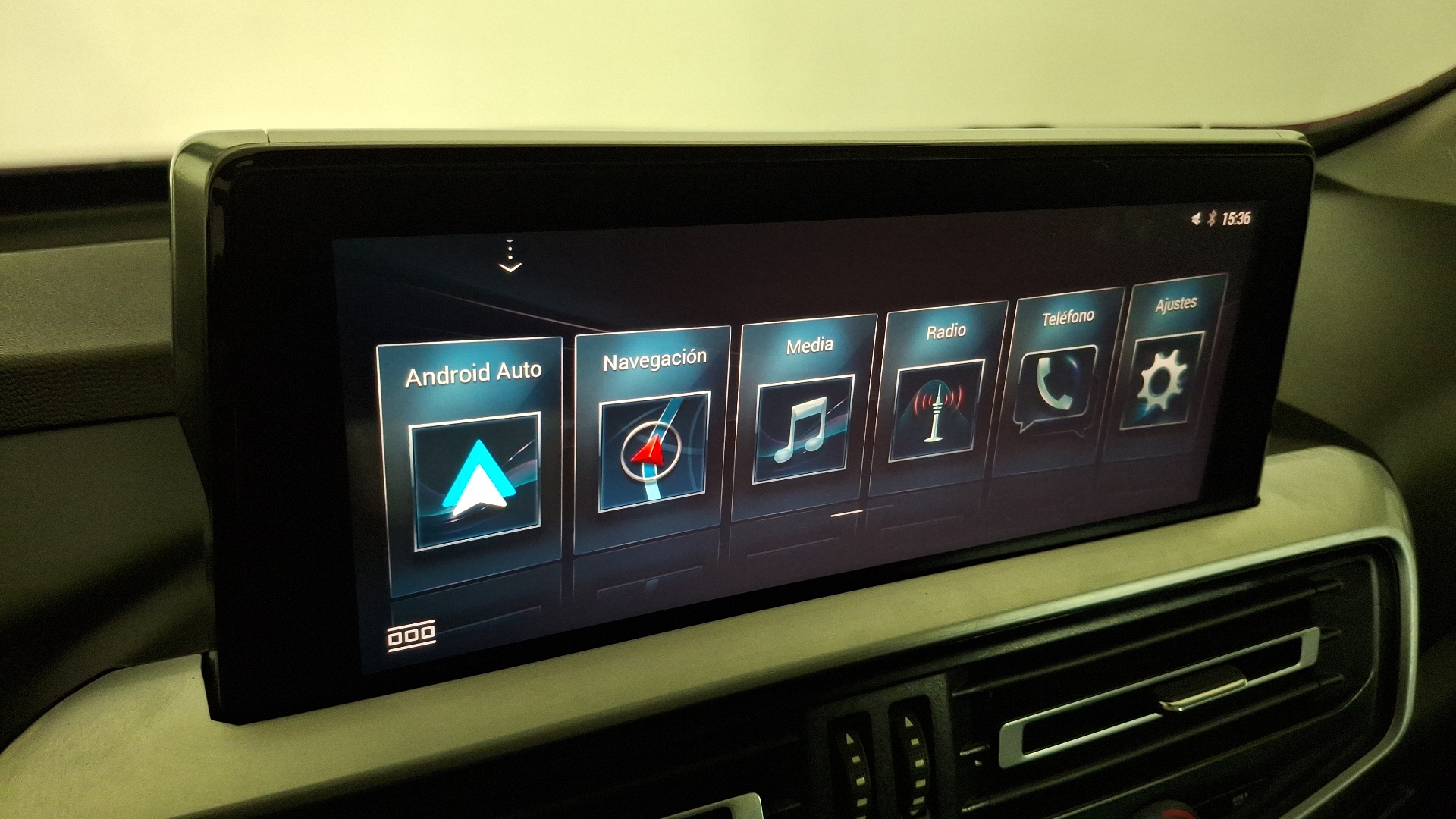 Peugeot Landtrek — foto 10 de 16