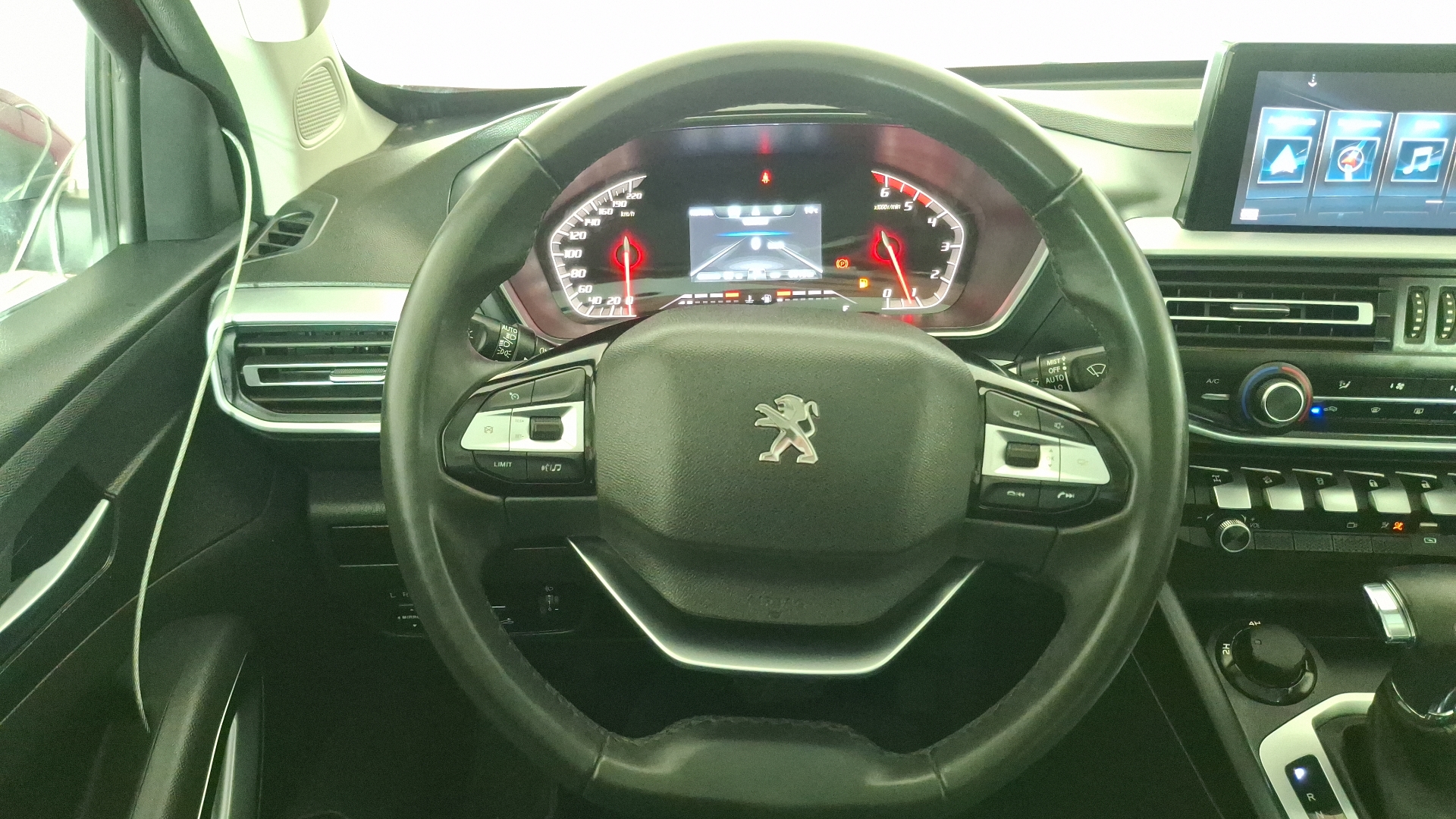 Peugeot Landtrek — foto 8 de 16
