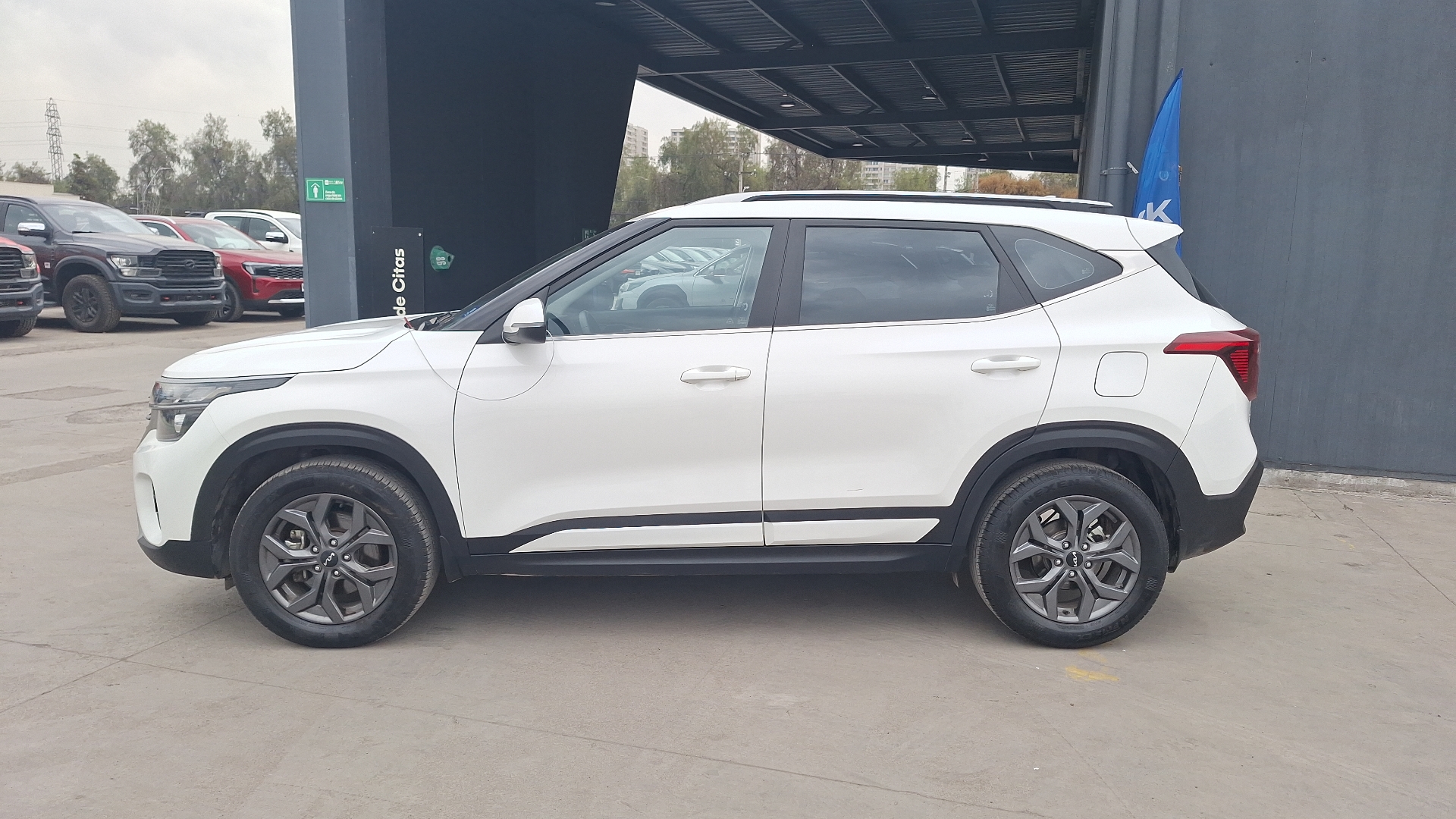 KIA Seltos — foto 2 de 15