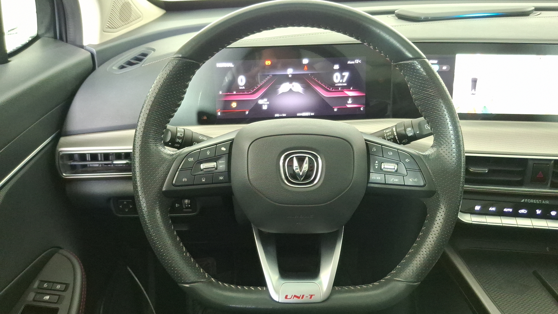 Changan Uni-T — foto 8 de 16