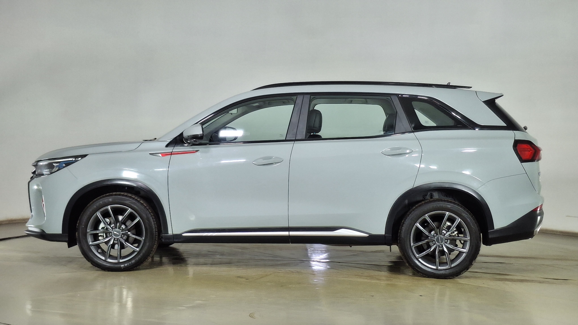 DFSK Suv600 — foto 7 de 17