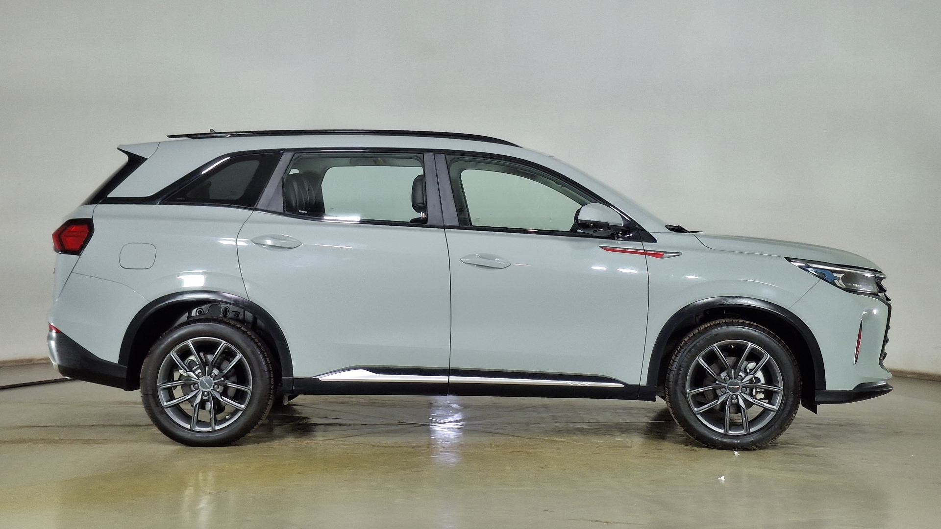 DFSK Suv600 — foto 4 de 17