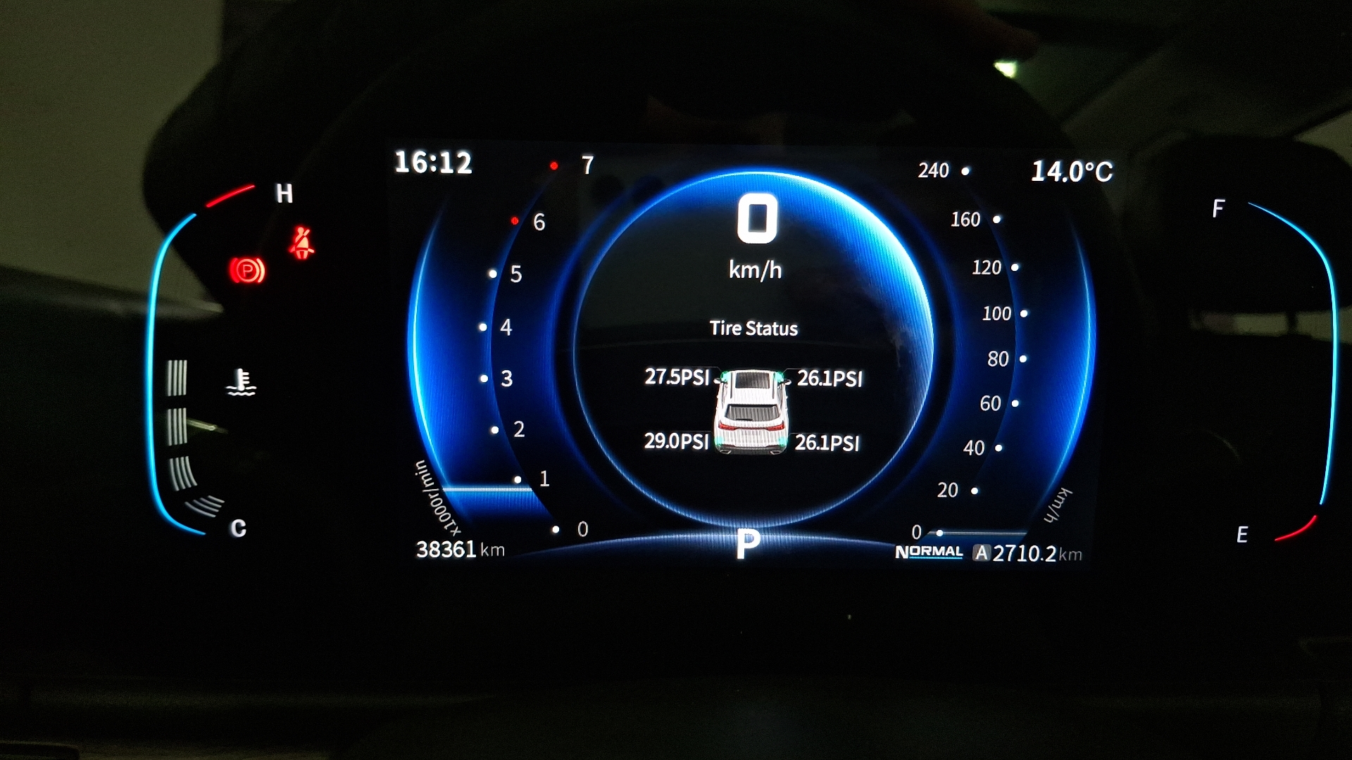 DFSK Suv600 — foto 9 de 17