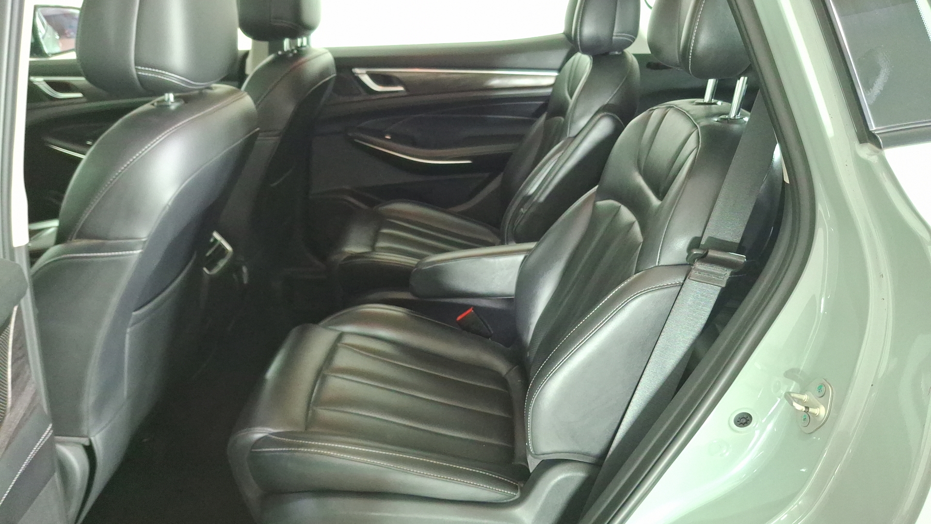 DFSK Suv600 — foto 15 de 17