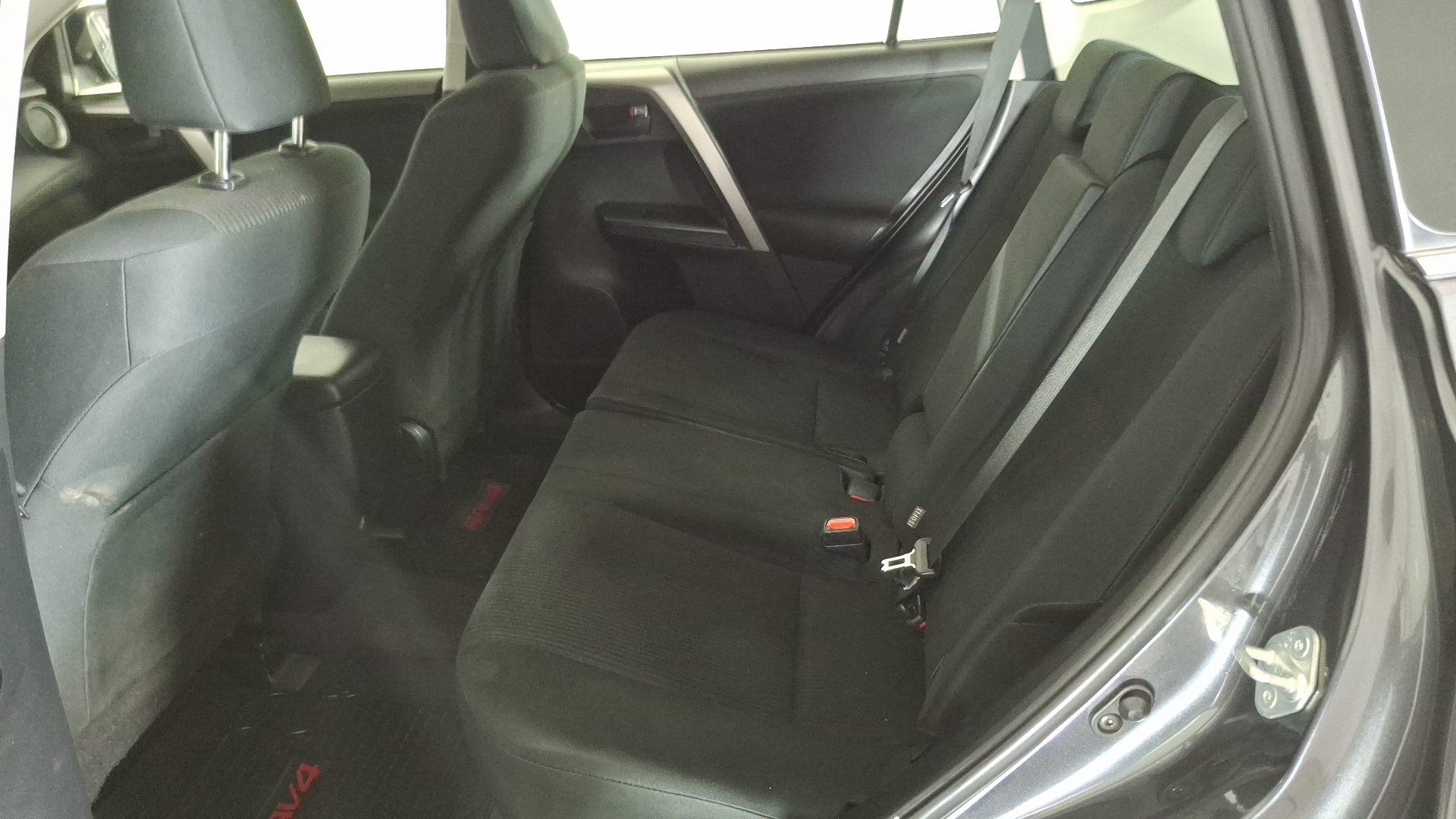 Toyota RAV4 — foto 14 de 16