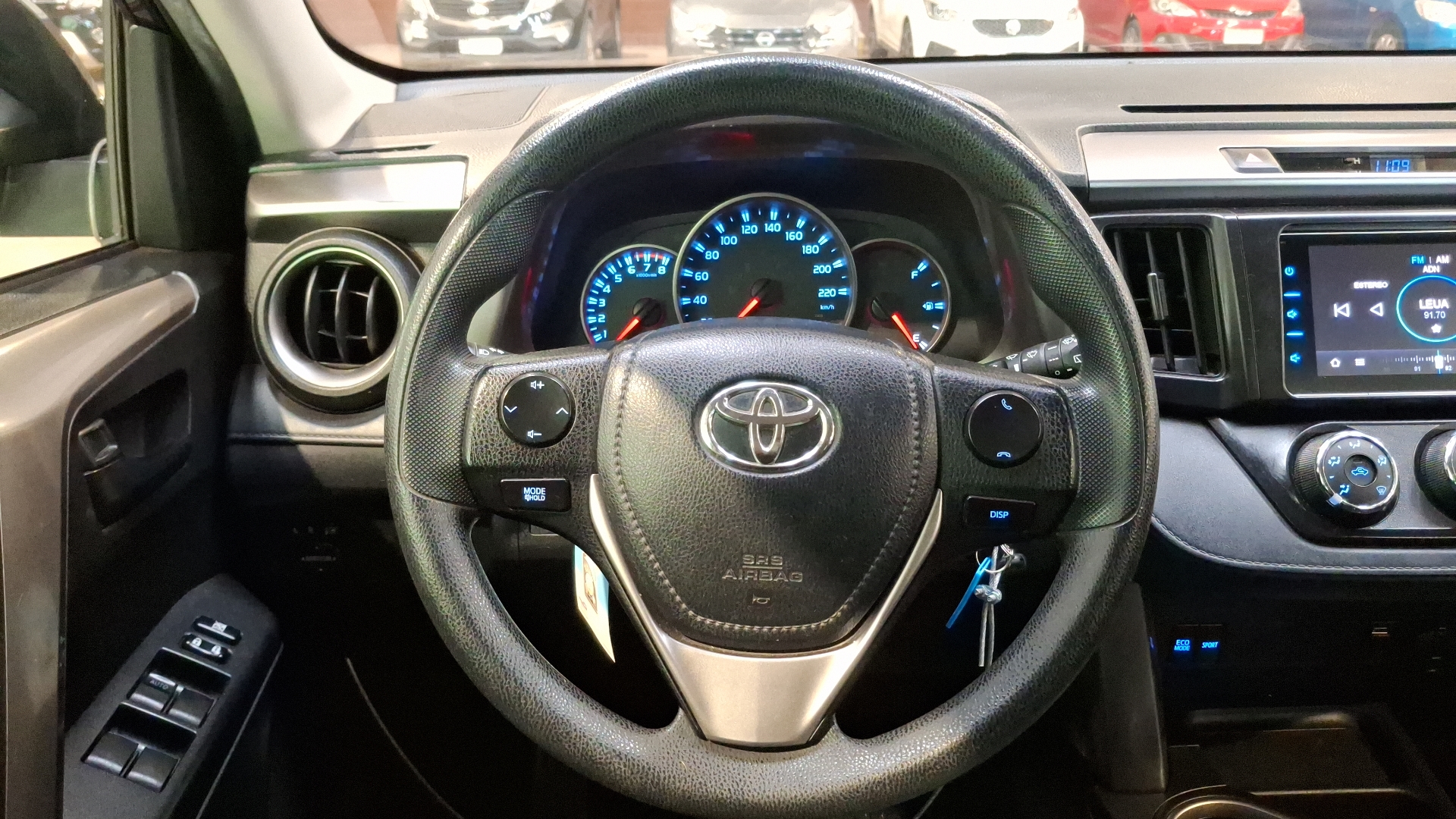 Toyota RAV4 — foto 8 de 16