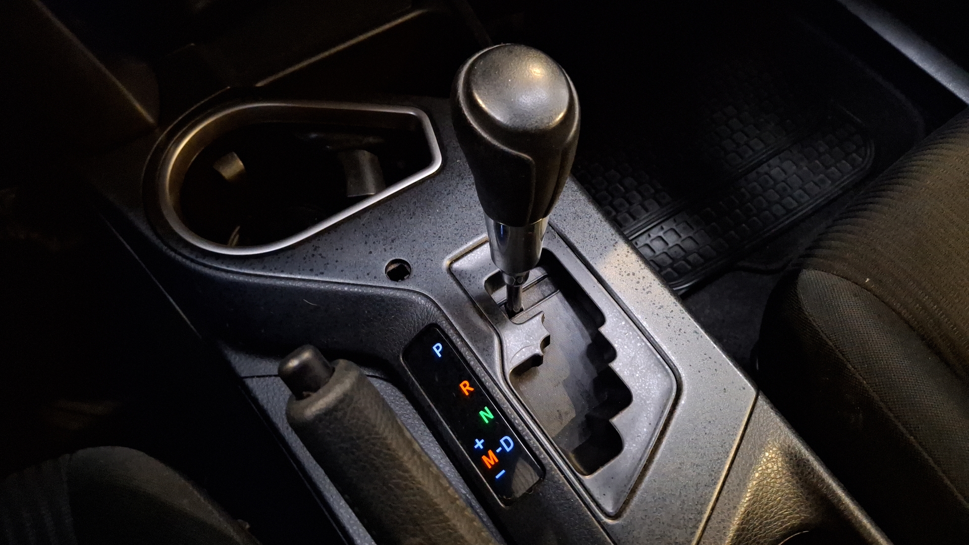 Toyota RAV4 — foto 11 de 16