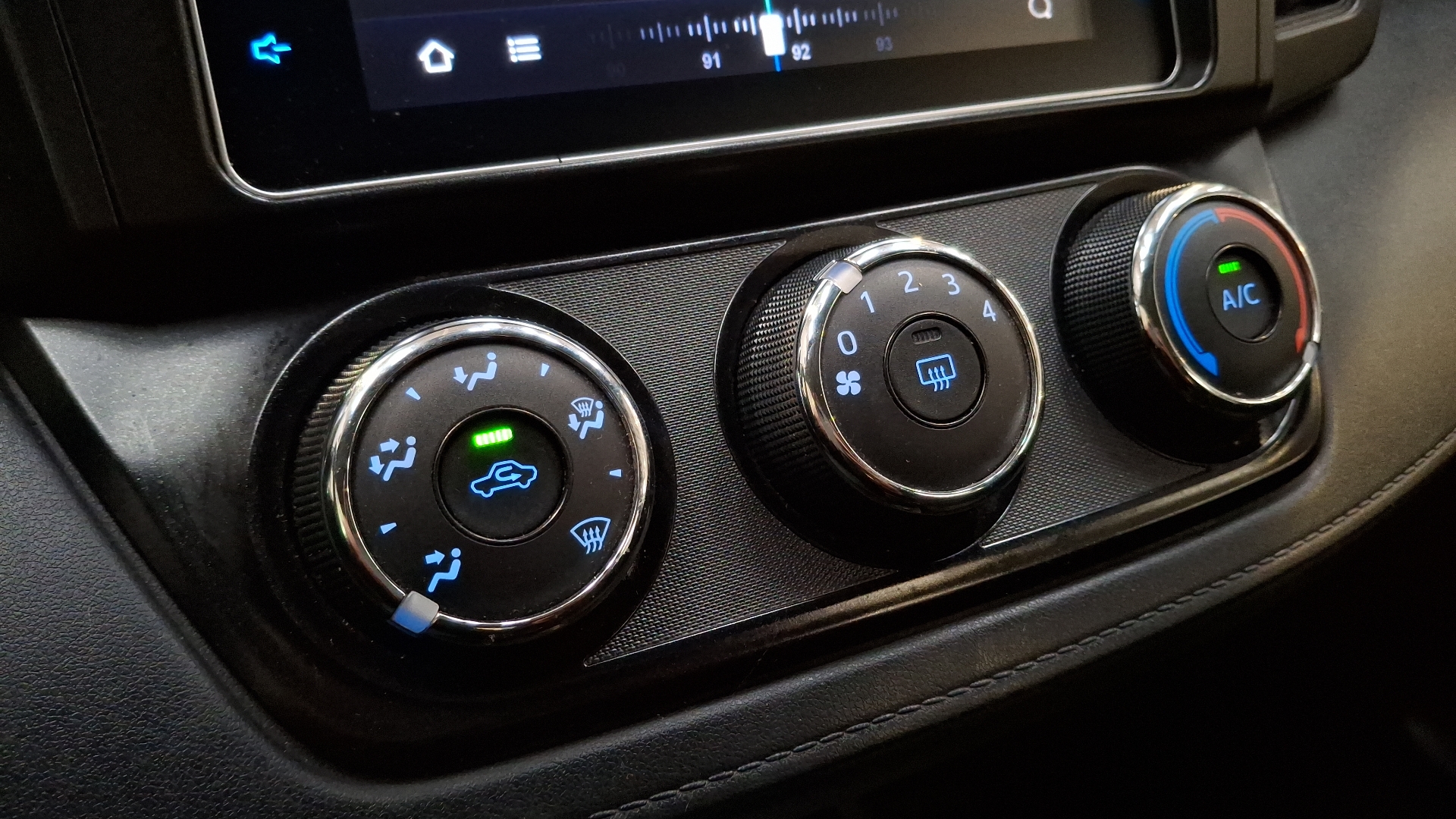 Toyota RAV4 — foto 15 de 16