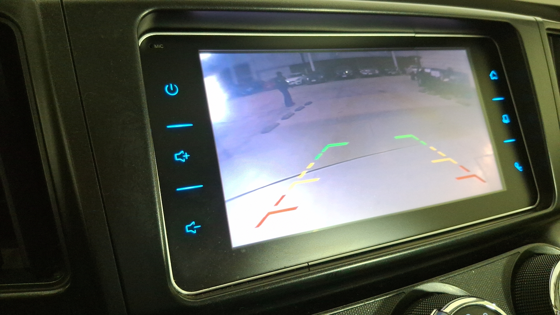 Toyota RAV4 — foto 12 de 16