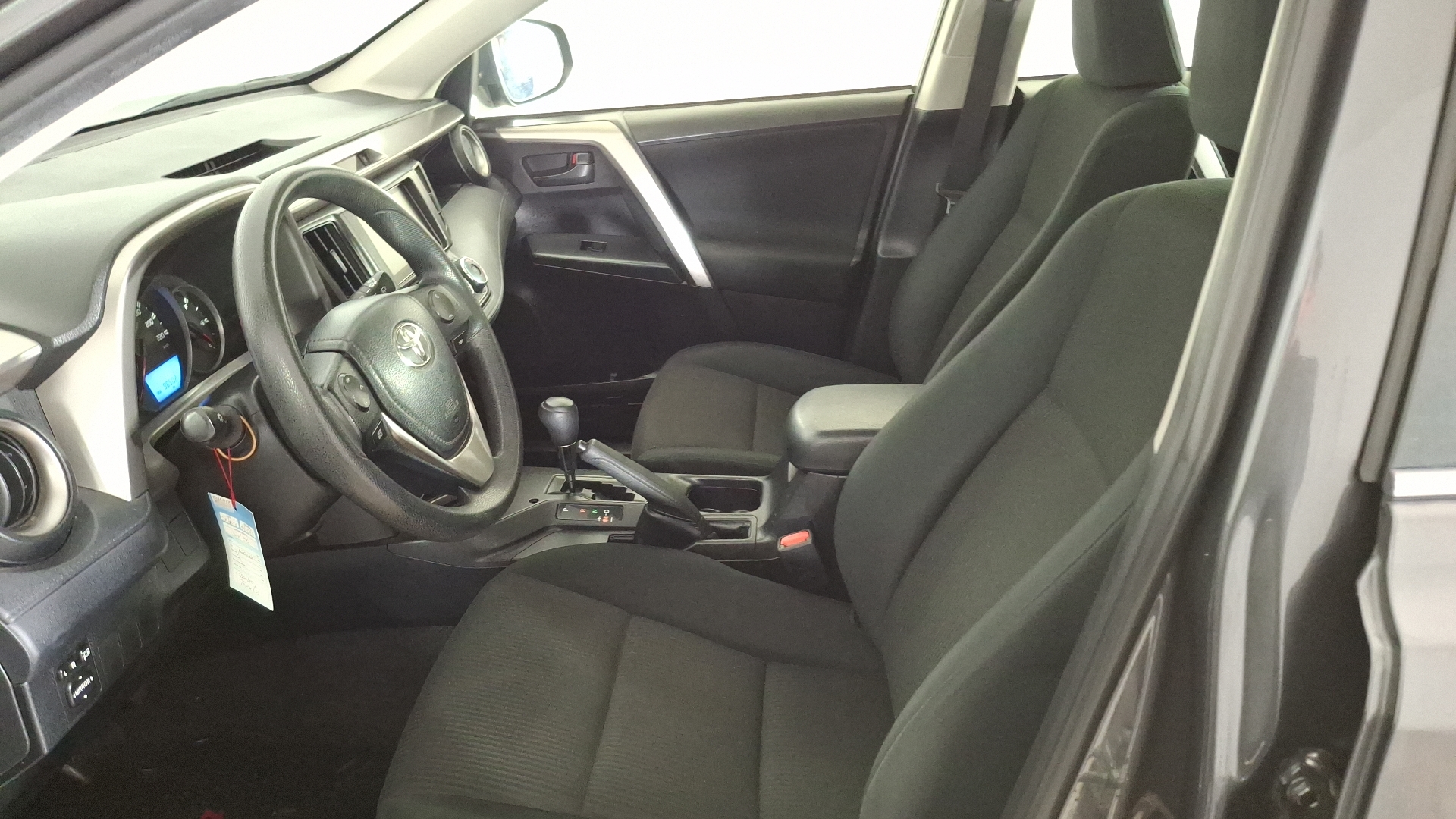 Toyota RAV4 — foto 13 de 16