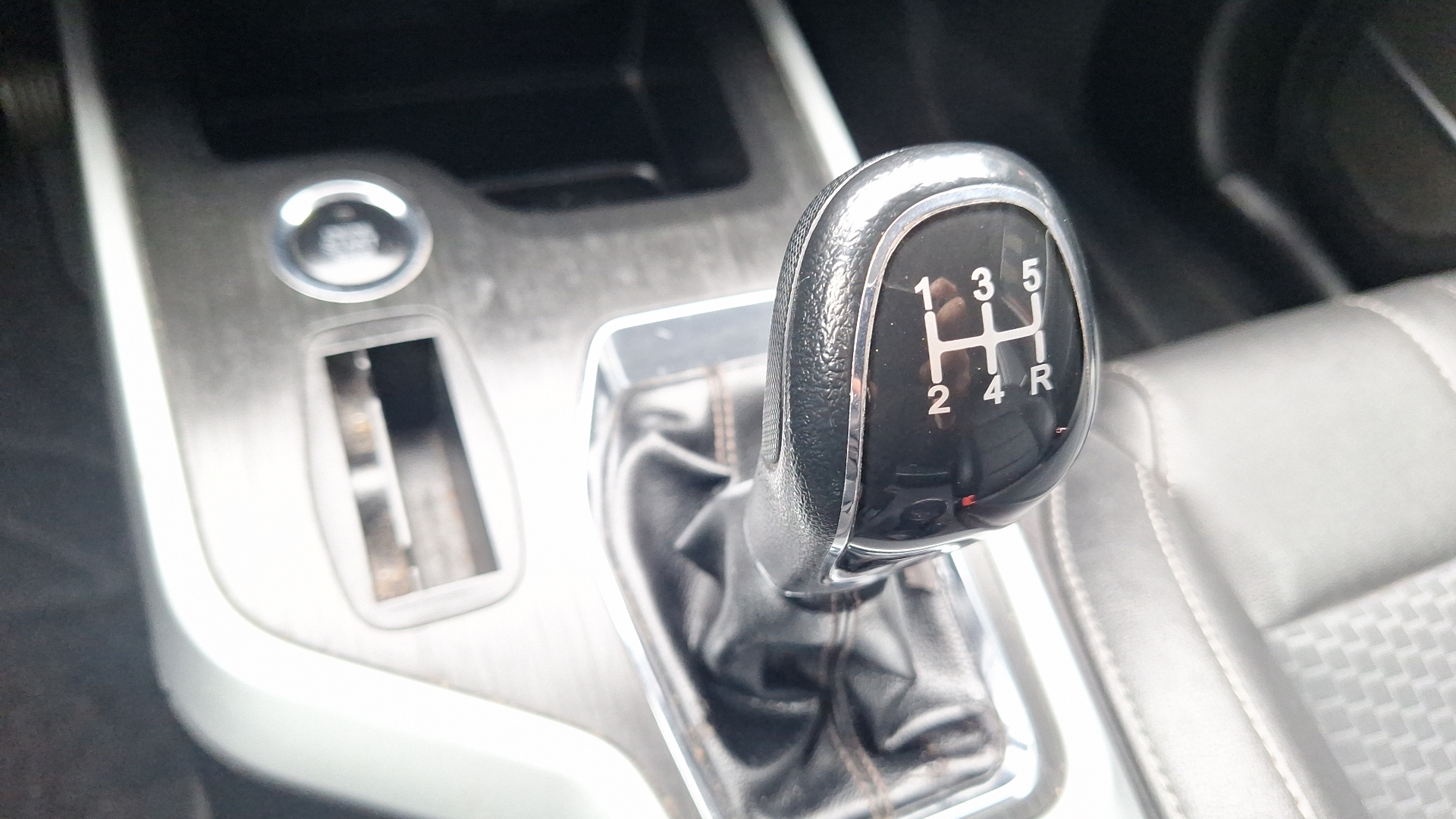 Chery Tiggo 3 — foto 11 de 14