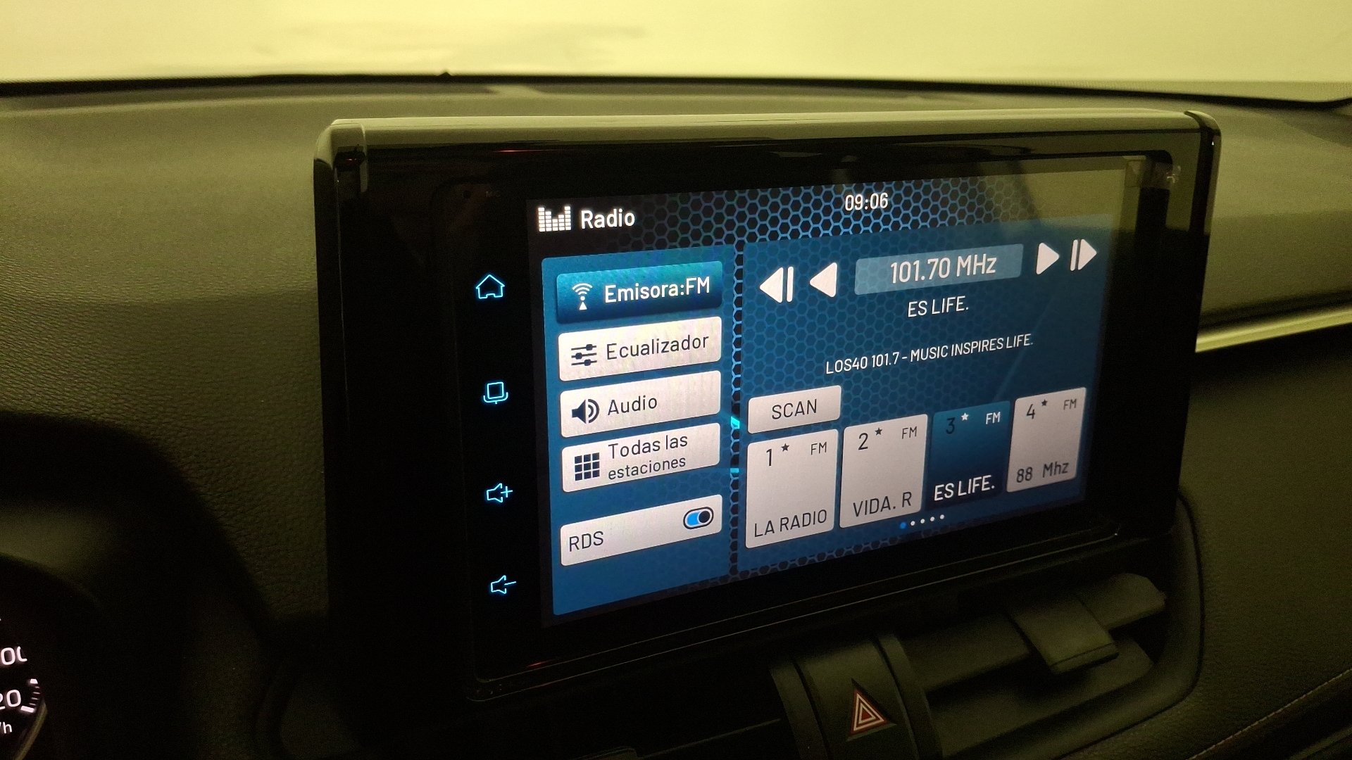 Toyota RAV4 — foto 7 de 13