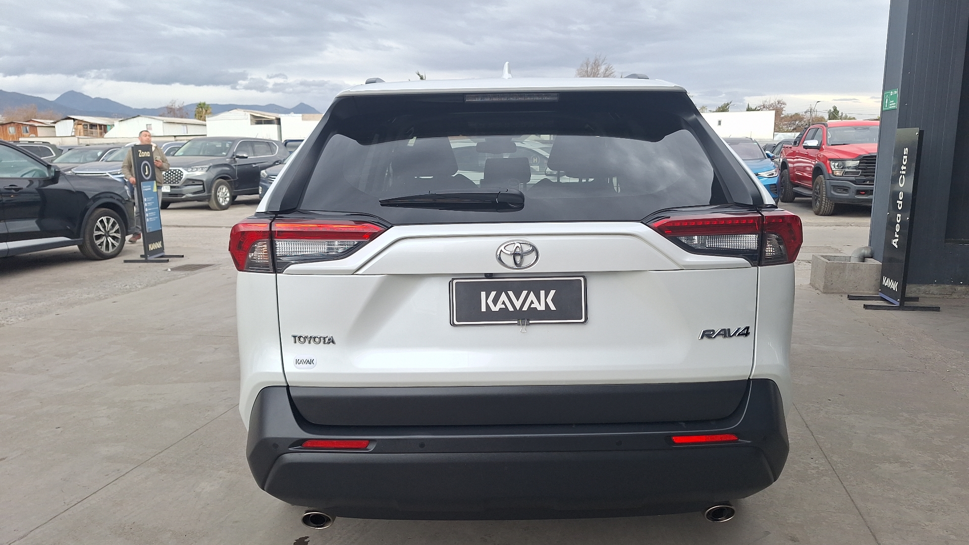 Toyota RAV4 — foto 3 de 15