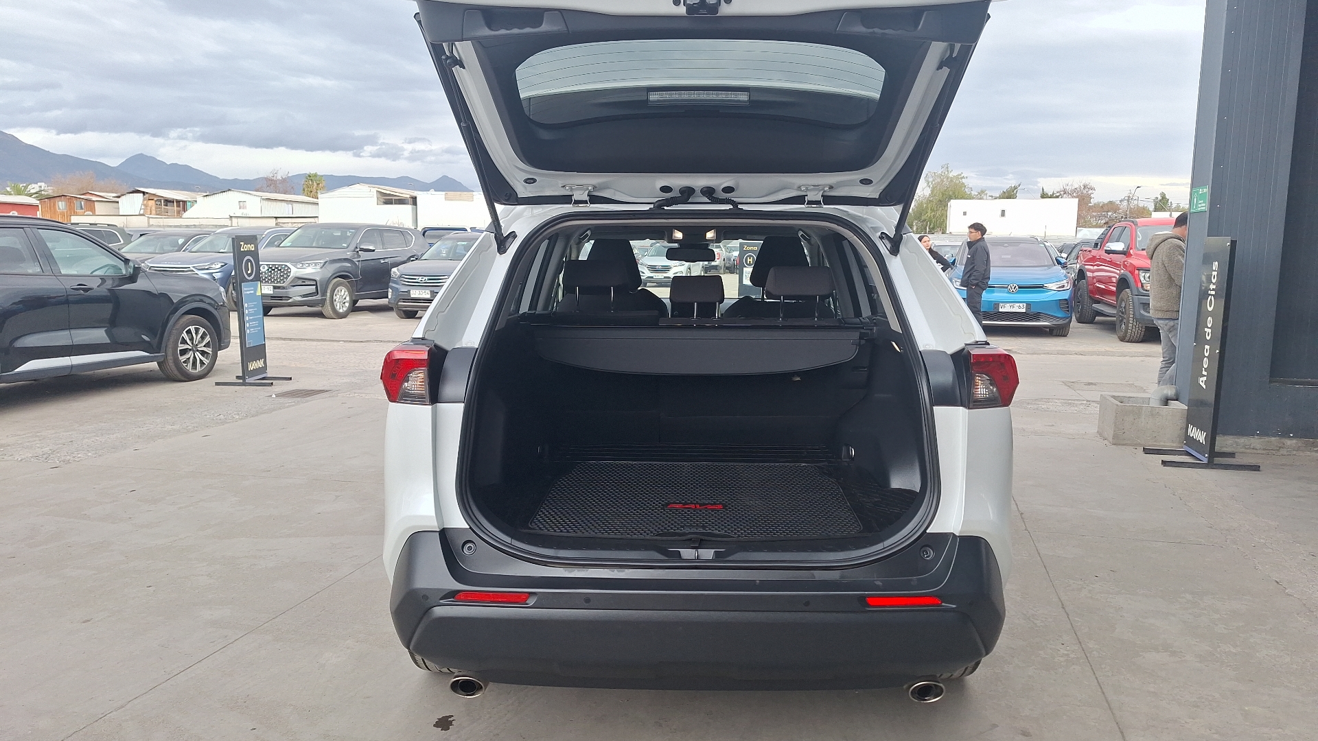 Toyota RAV4 — foto 4 de 15