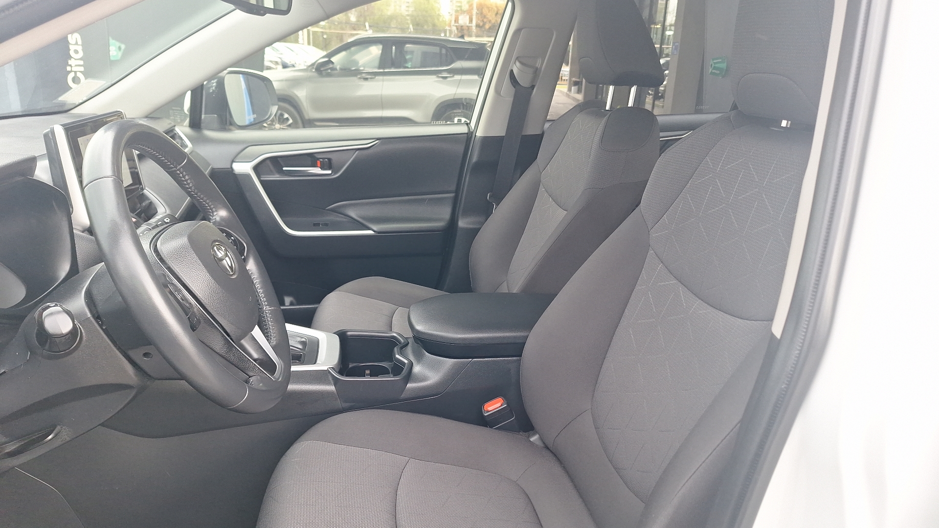 Toyota RAV4 — foto 14 de 15