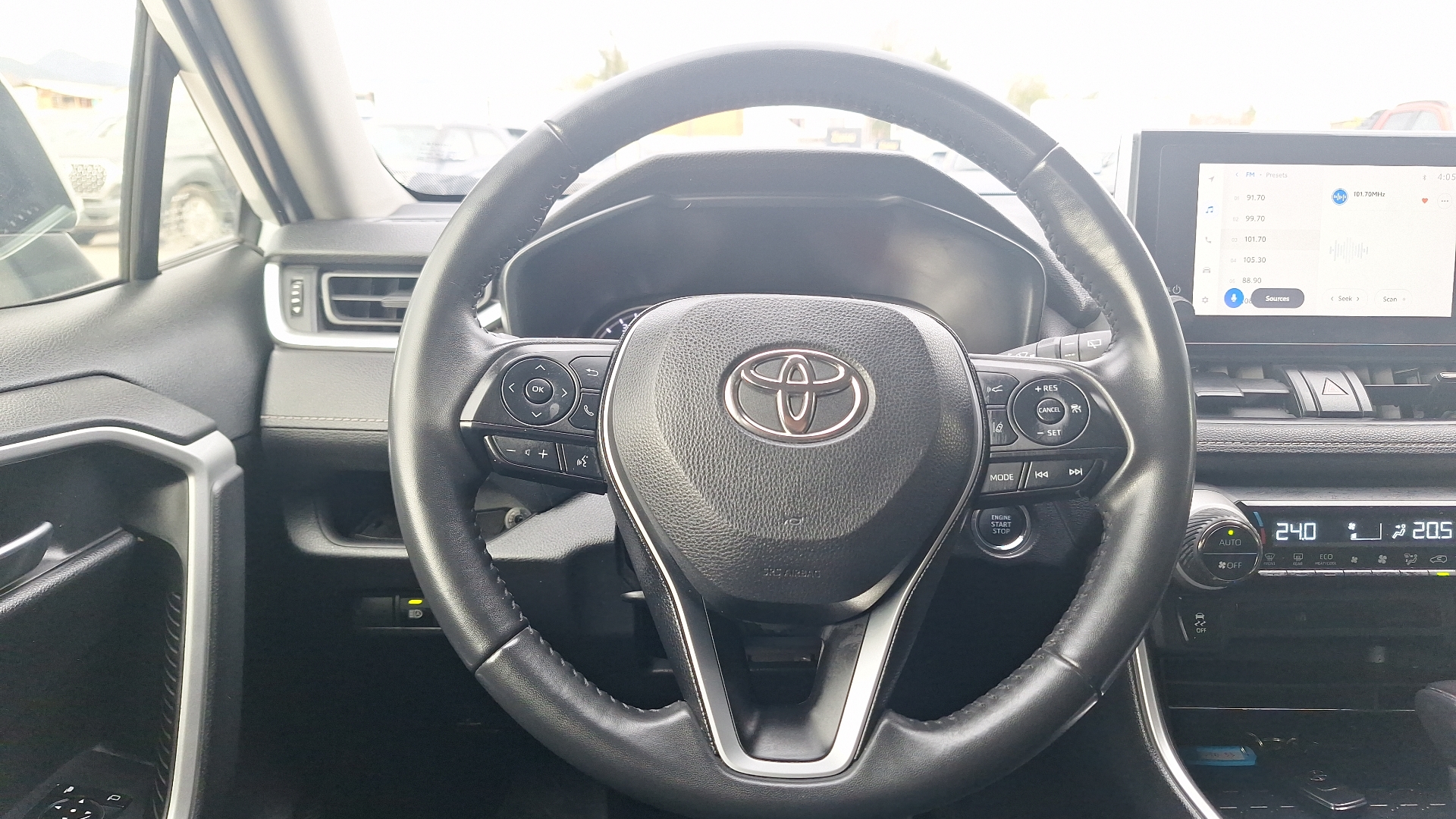 Toyota RAV4 — foto 8 de 15