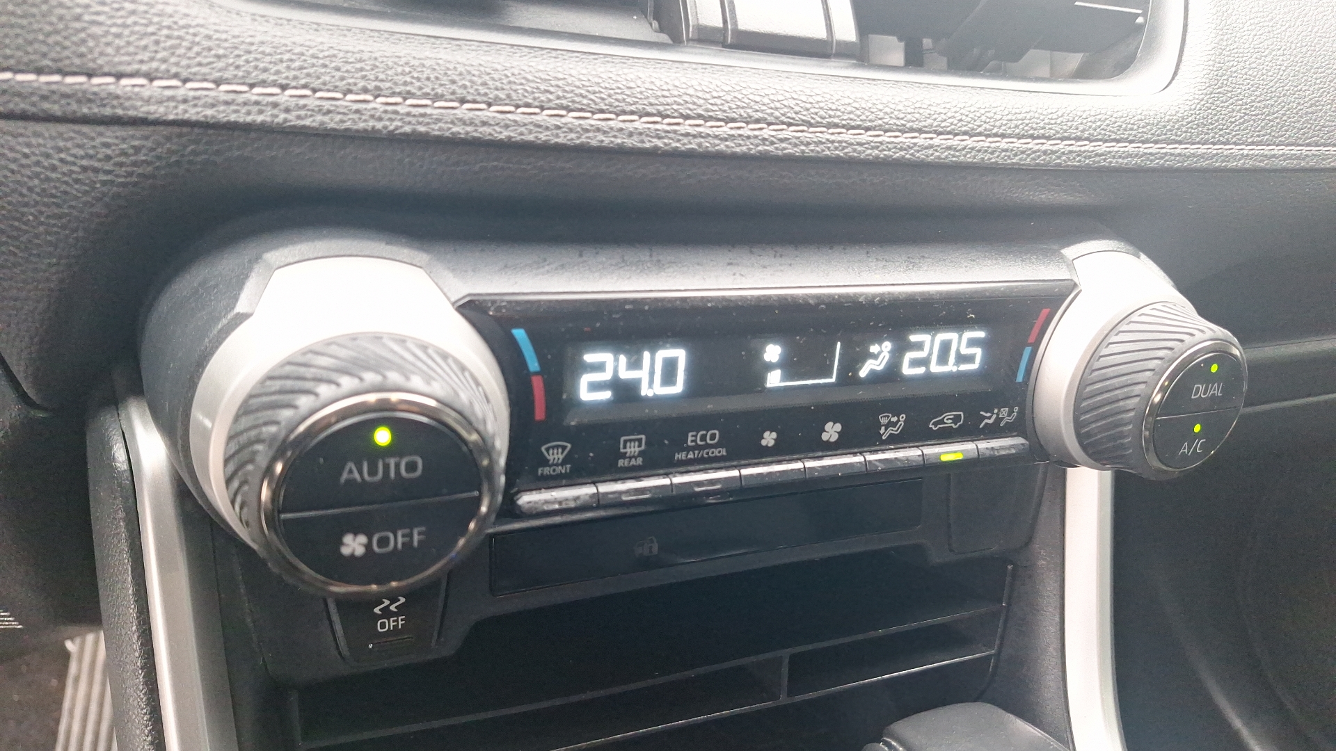 Toyota RAV4 — foto 15 de 15