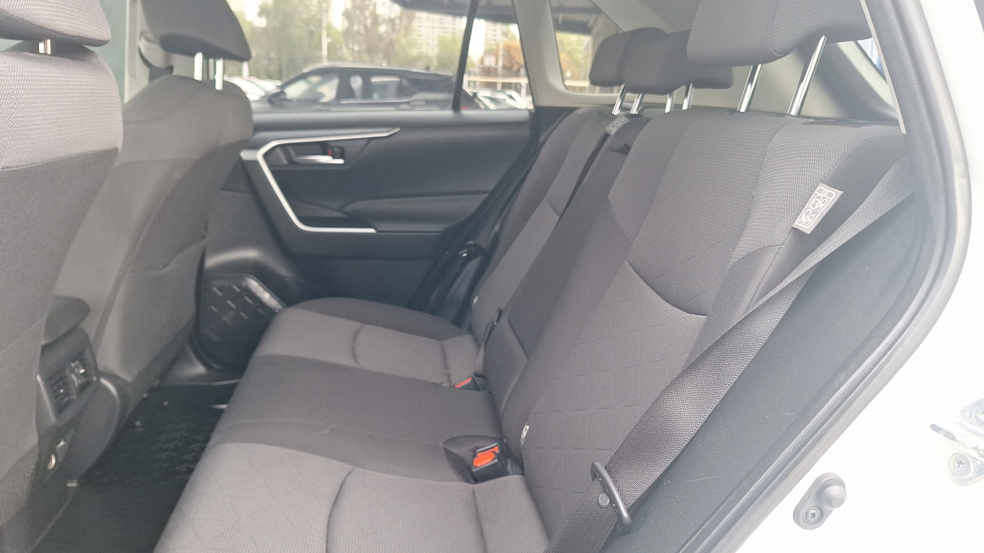 Toyota RAV4 — foto 13 de 15