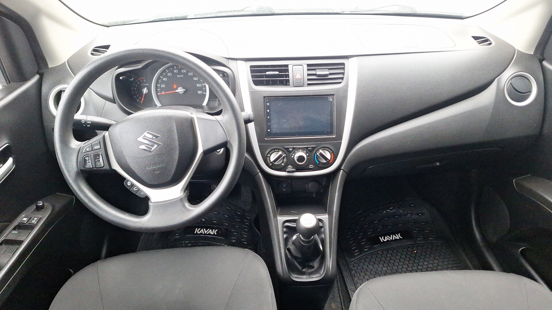 Suzuki Celerio — foto 6 de 14