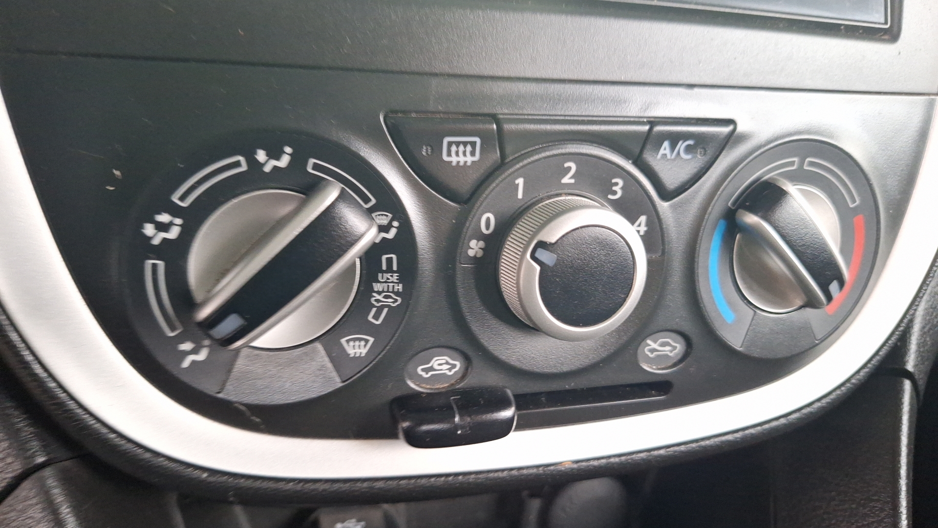 Suzuki Celerio — foto 14 de 14