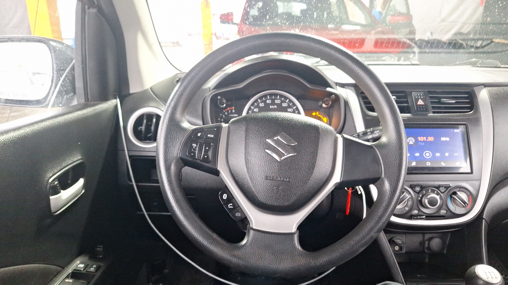 Suzuki Celerio — foto 8 de 14