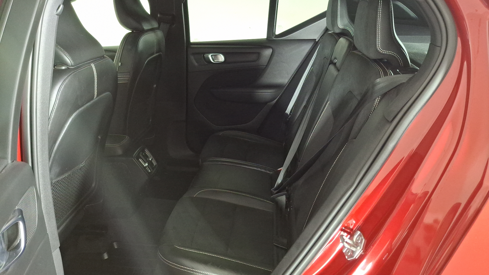 Volvo XC40 — foto 14 de 16
