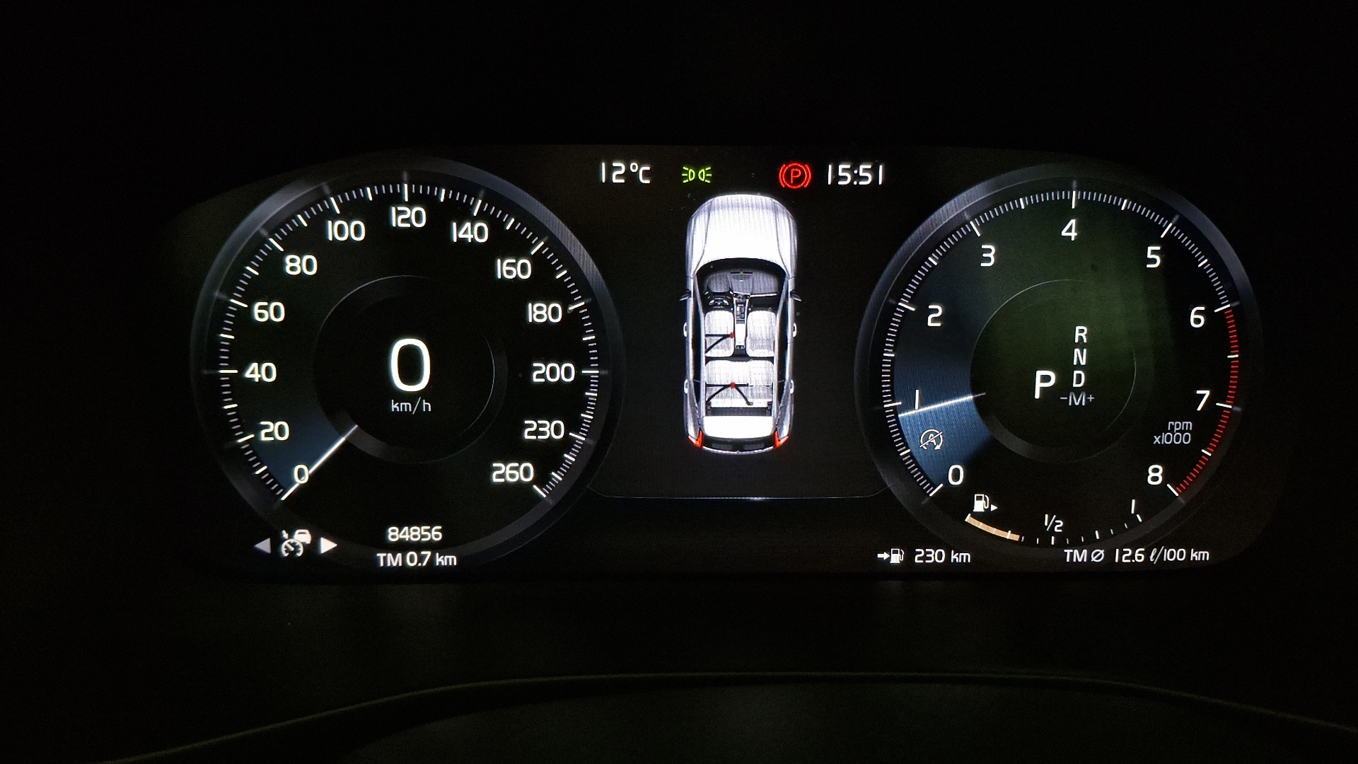 Volvo XC40 — foto 9 de 16