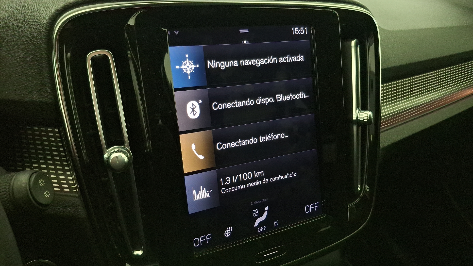 Volvo XC40 — foto 10 de 16
