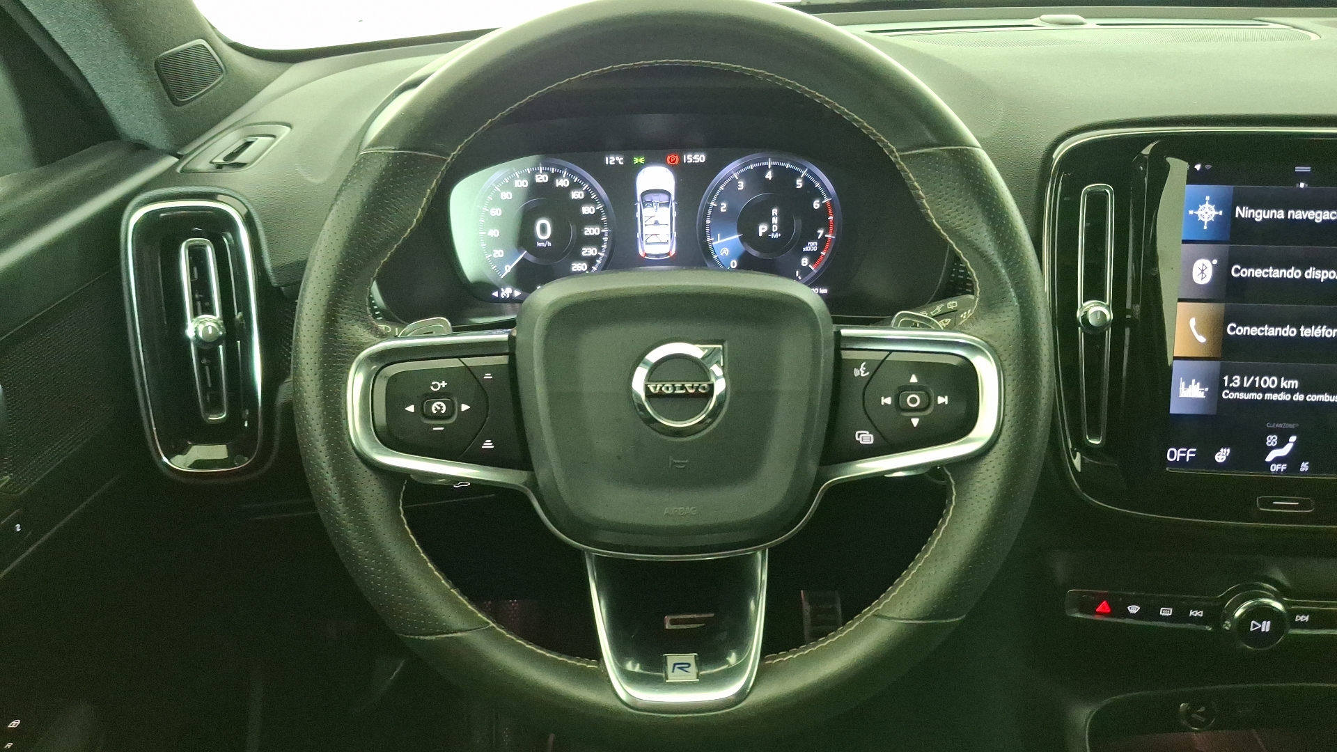 Volvo XC40 — foto 8 de 16