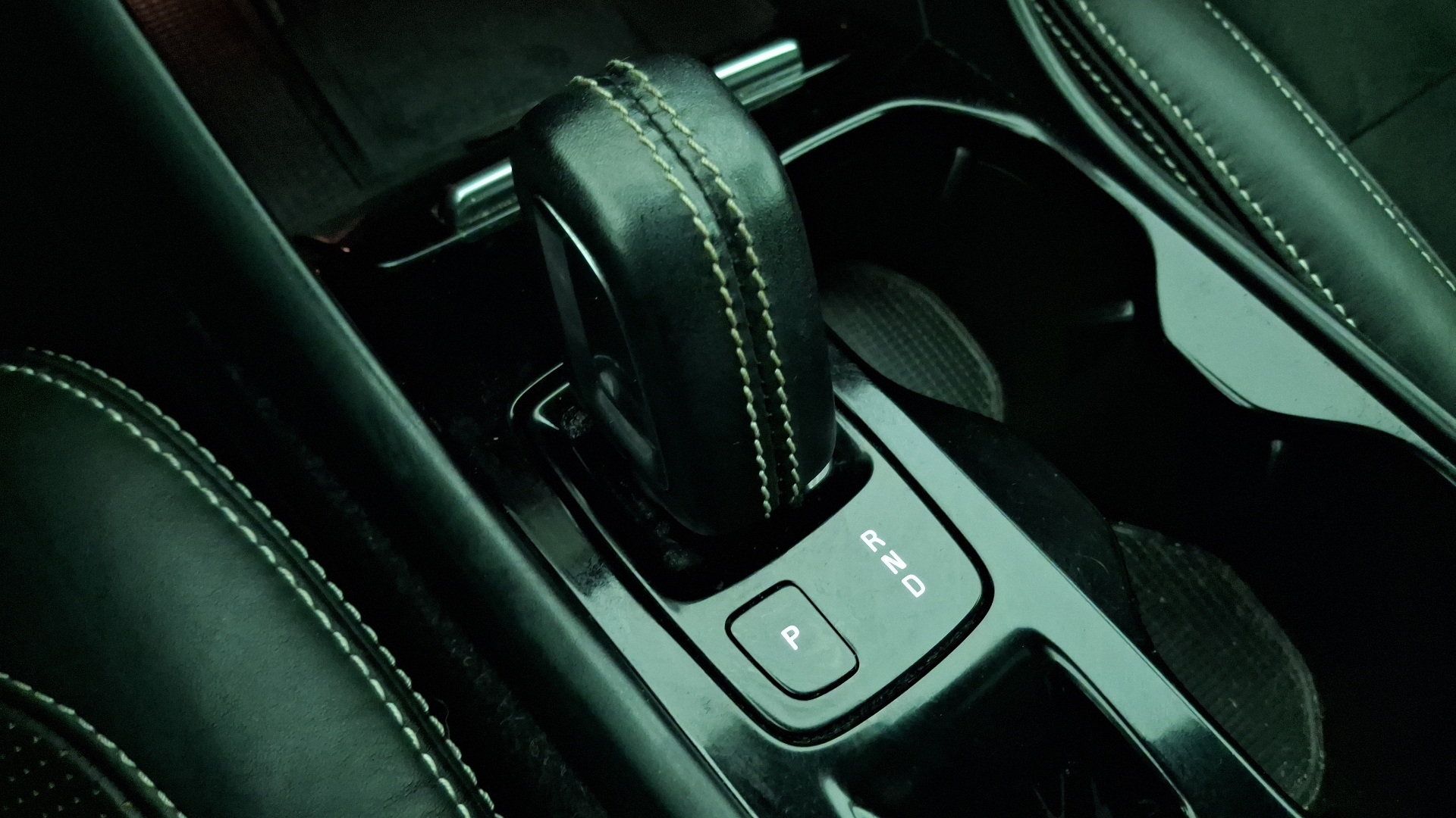 Volvo XC40 — foto 11 de 16