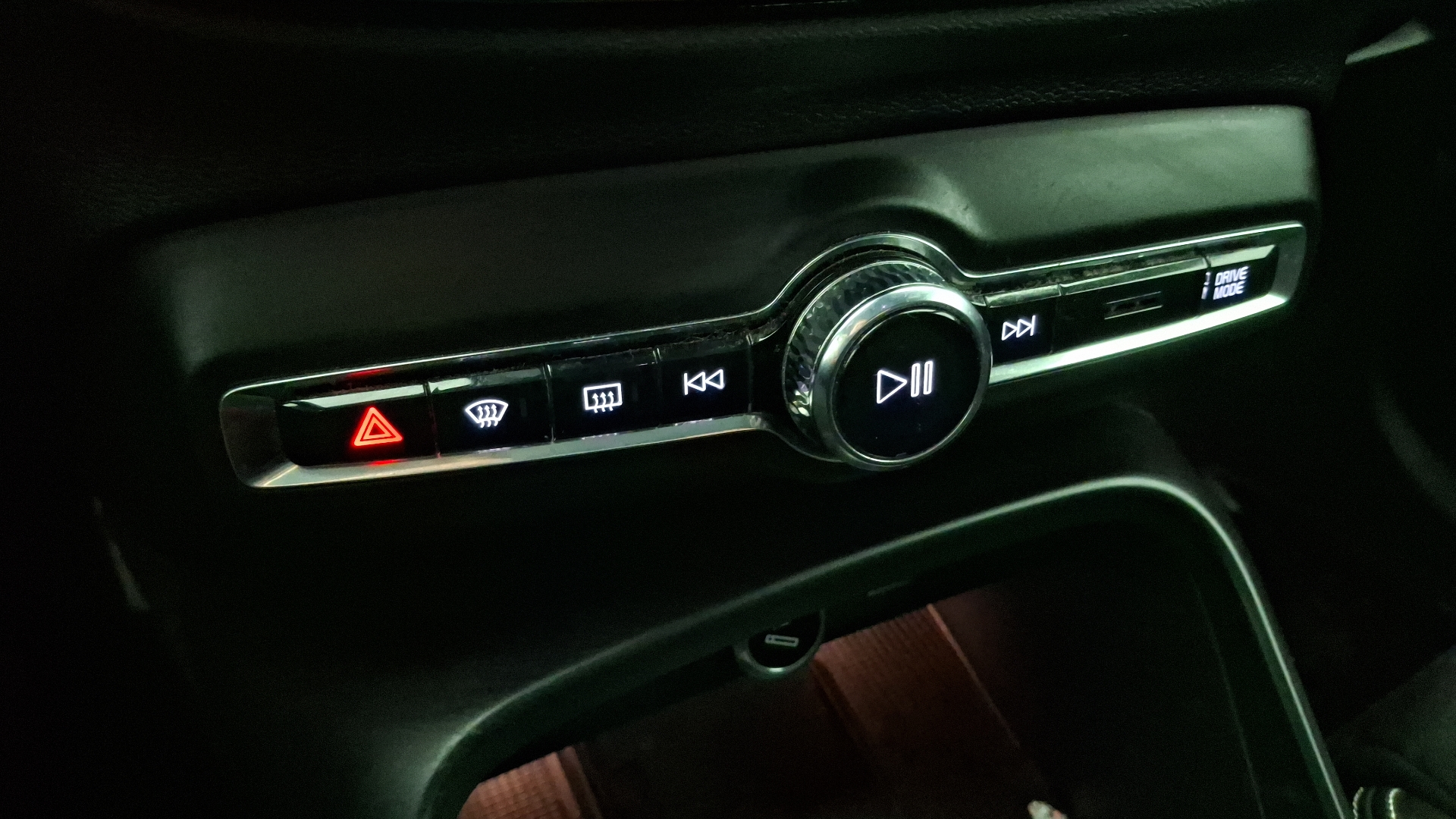 Volvo XC40 — foto 15 de 16