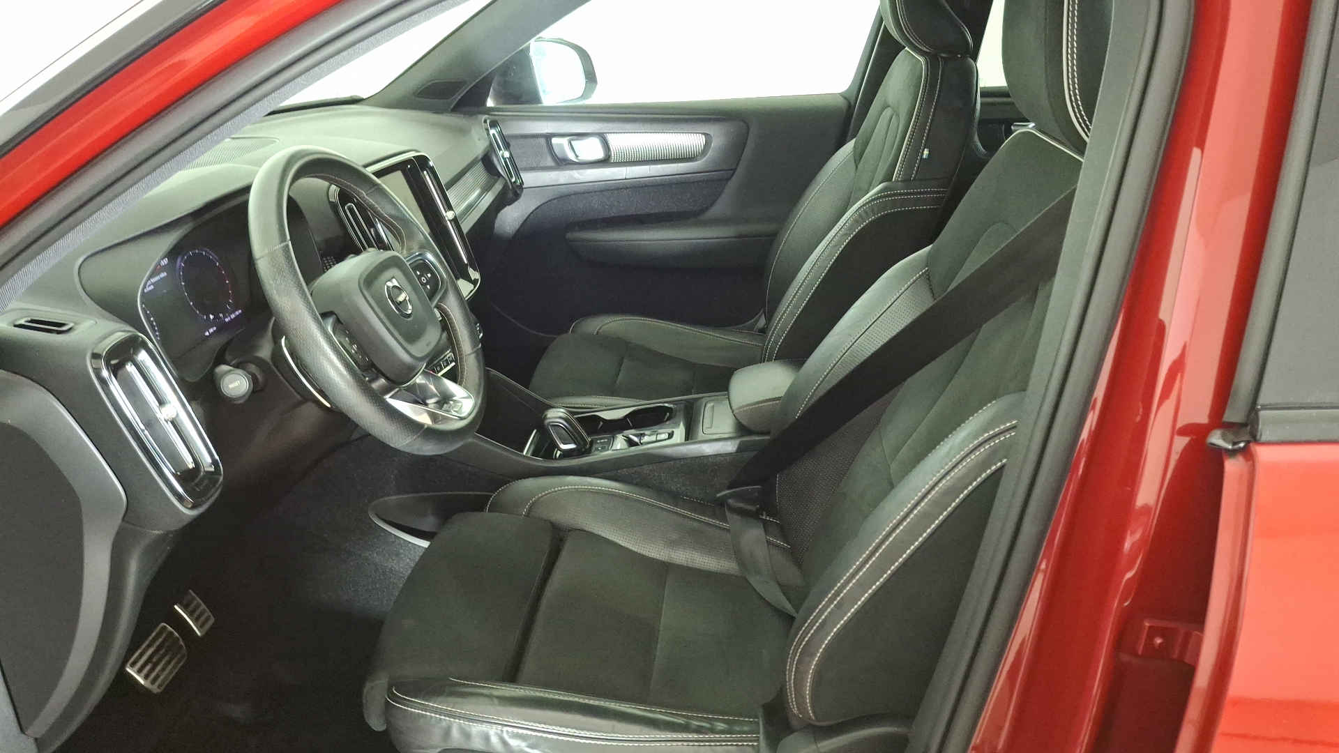 Volvo XC40 — foto 13 de 16