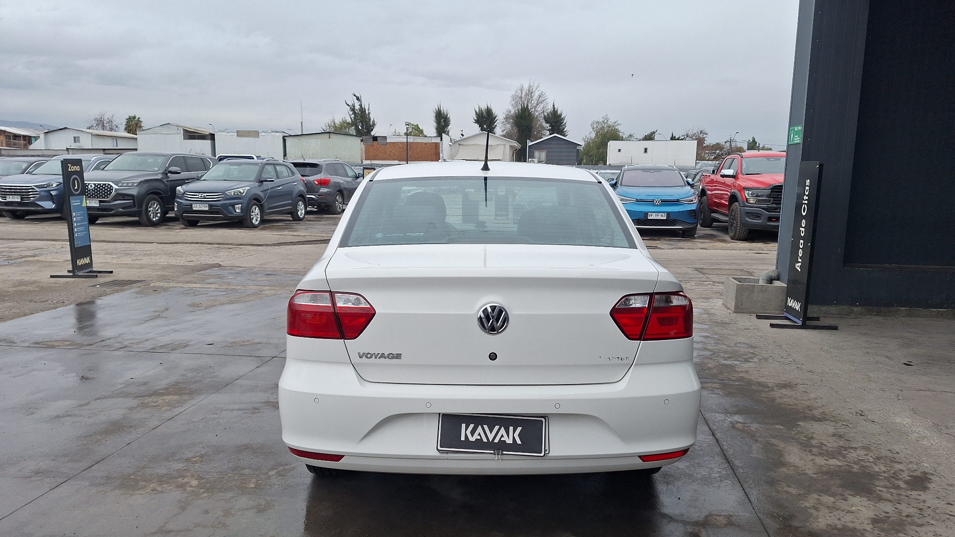 Volkswagen Voyage — foto 3 de 14